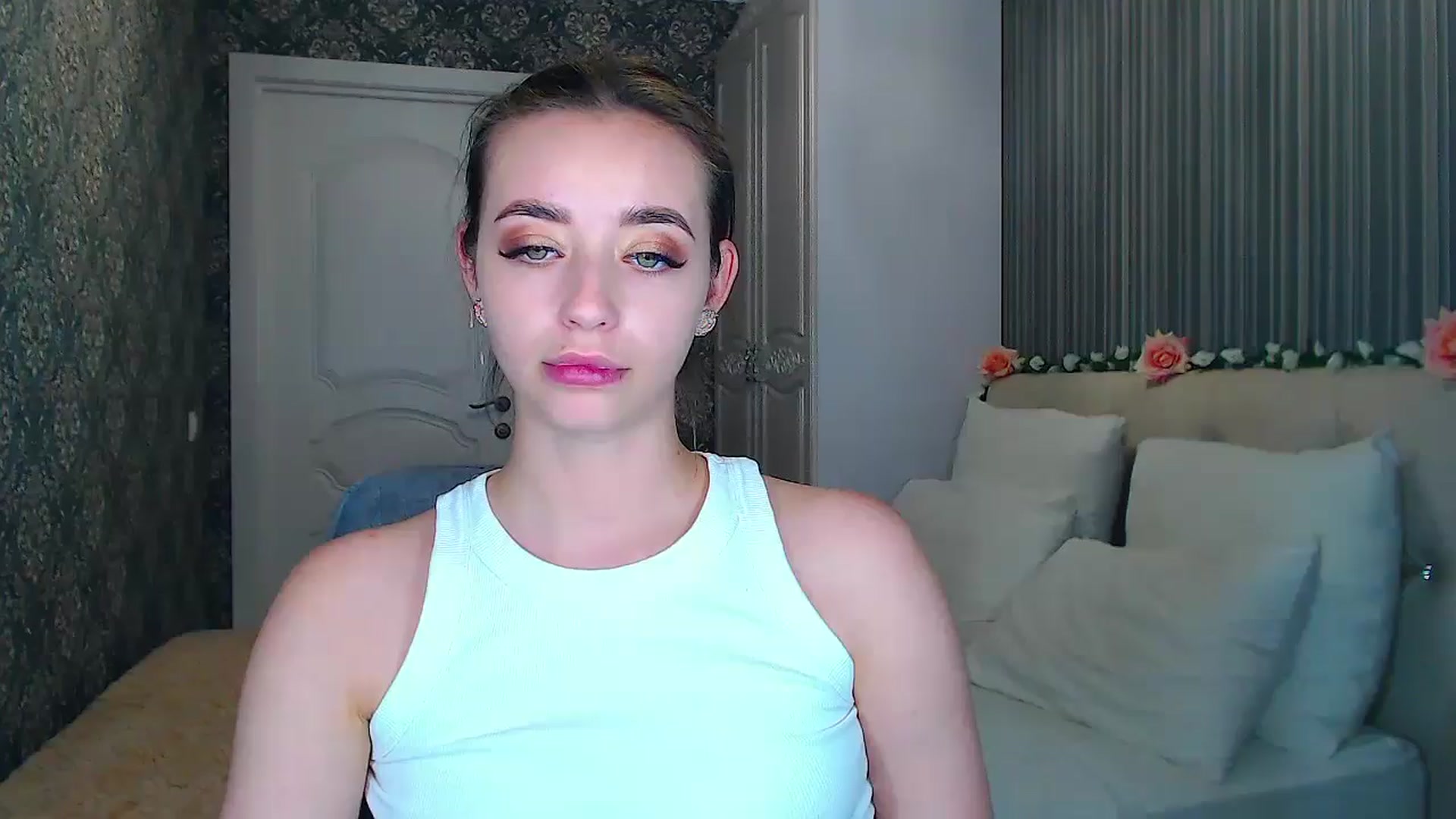 Gallery image thumbnail from EmeraldLilyyy's myfreecams stream on, 10/09/2024, 12:31 image 18 of 20