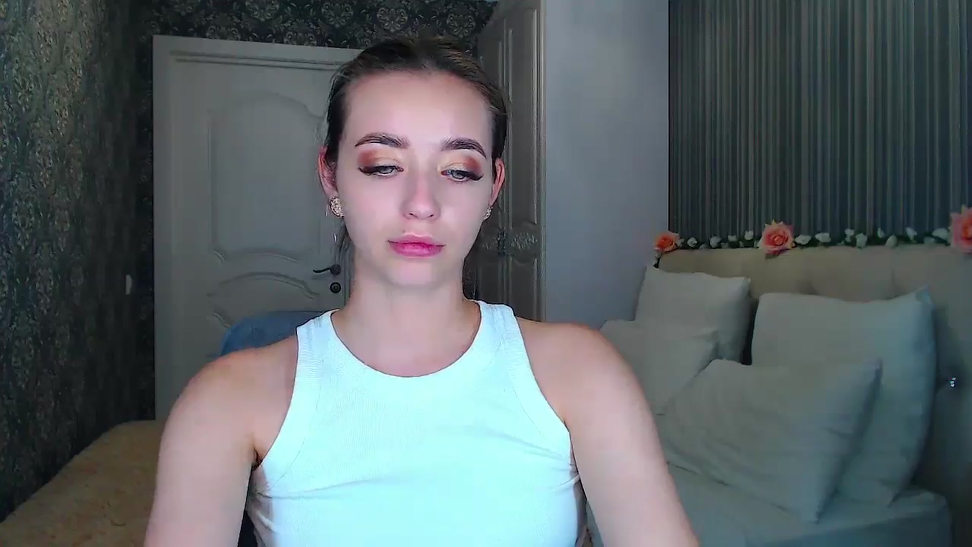 Gallery image thumbnail from EmeraldLilyyy's myfreecams stream on, 10/09/2024, 12:31 image 15 of 20