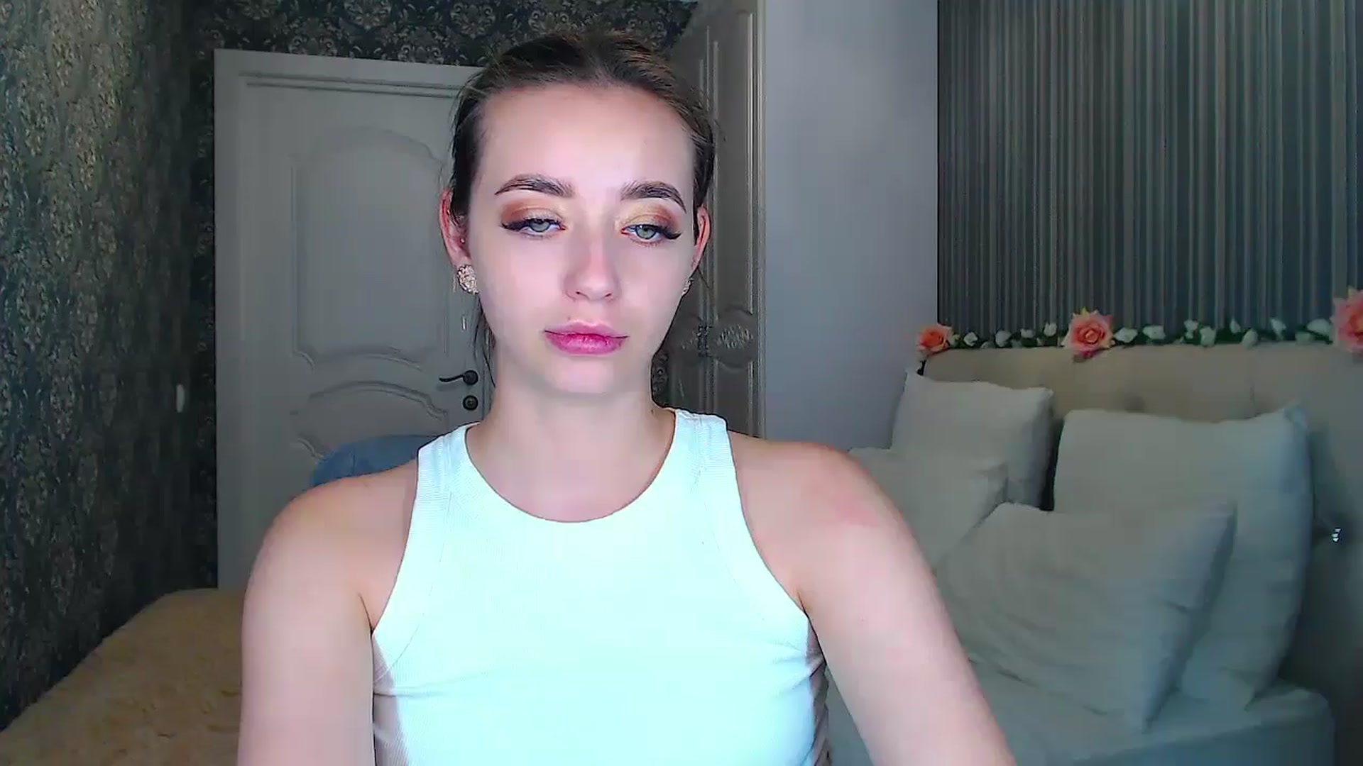 Gallery image thumbnail from EmeraldLilyyy's myfreecams stream on, 10/09/2024, 12:31 image 5 of 20