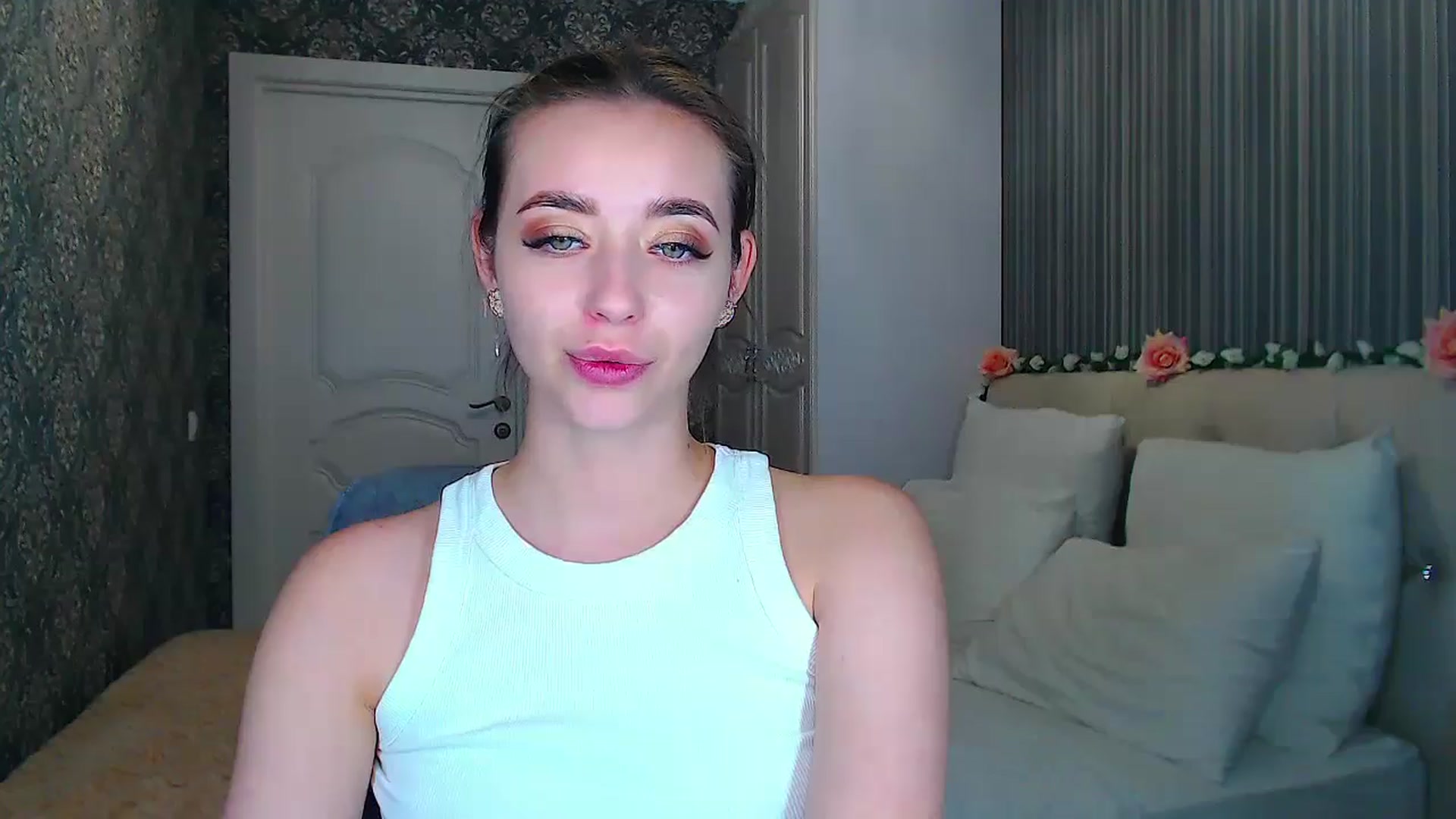 Gallery image thumbnail from EmeraldLilyyy's myfreecams stream on, 10/09/2024, 12:31 image 10 of 20