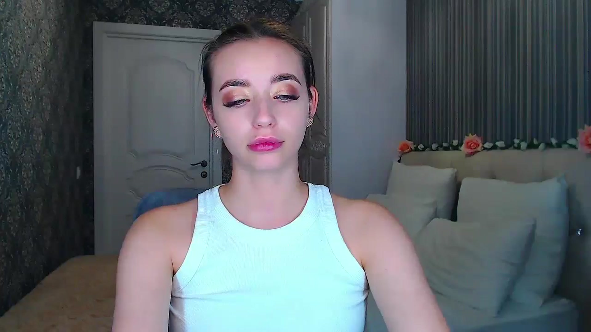 Gallery image thumbnail from EmeraldLilyyy's myfreecams stream on, 10/09/2024, 12:31 image 19 of 20