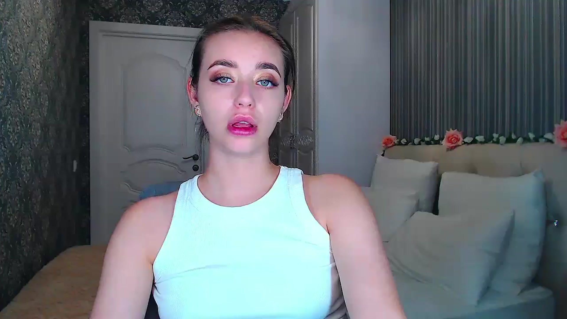 Gallery image thumbnail from EmeraldLilyyy's myfreecams stream on, 10/09/2024, 14:18 image 1 of 20