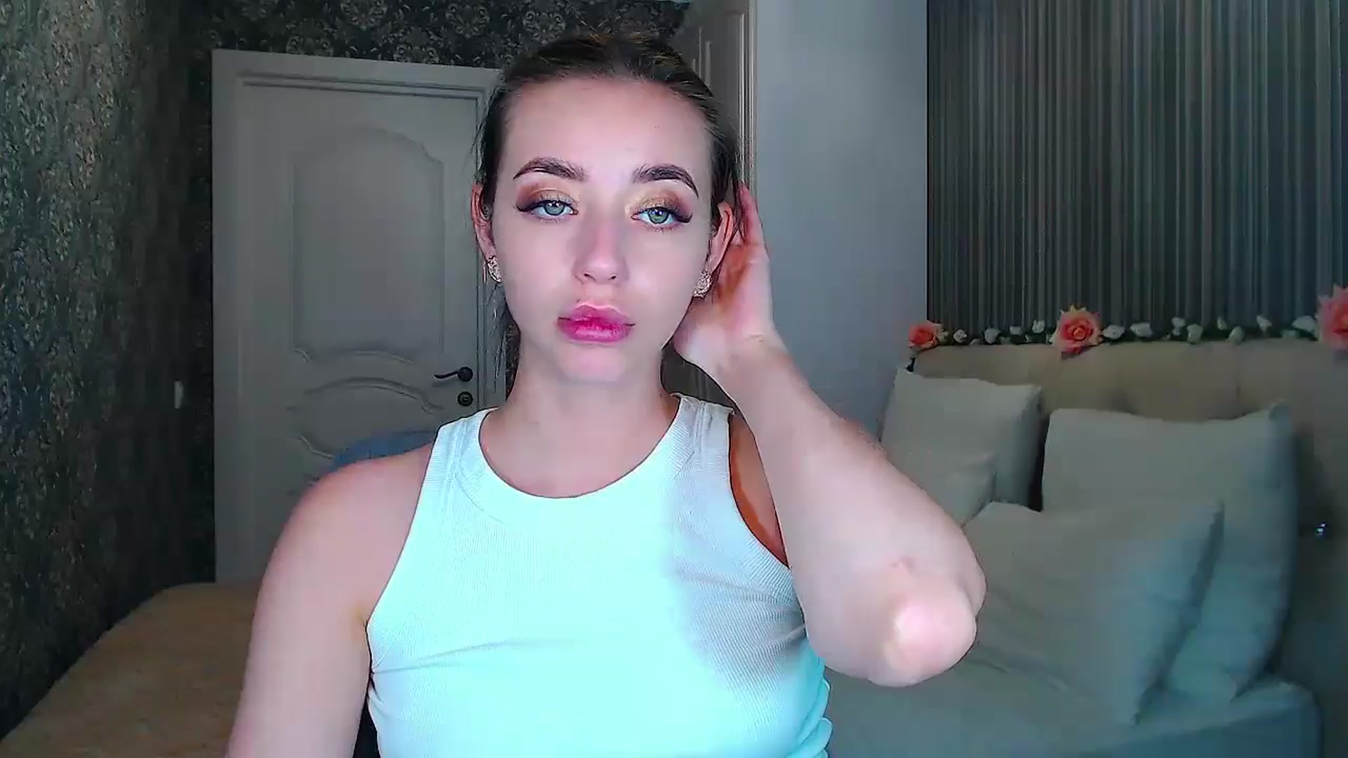 Gallery image thumbnail from EmeraldLilyyy's myfreecams stream on, 10/09/2024, 14:18 image 8 of 20