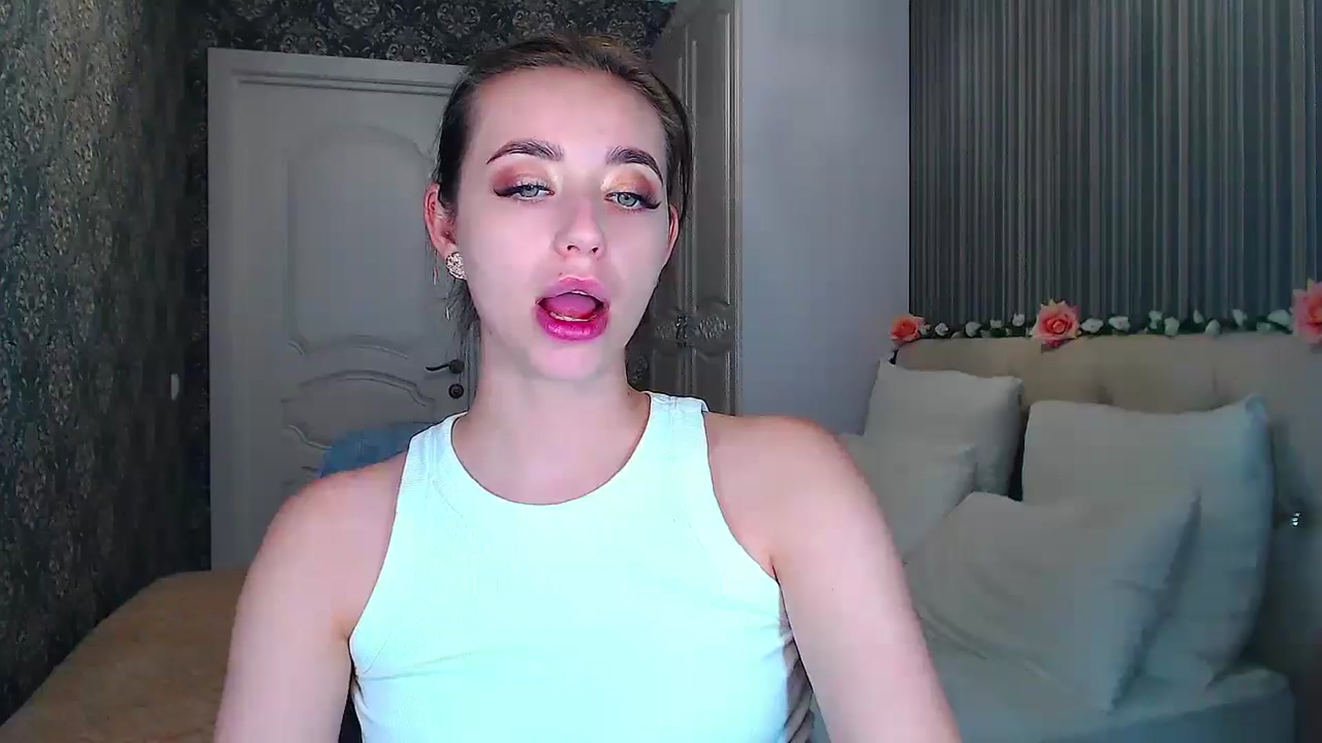 Gallery image thumbnail from EmeraldLilyyy's myfreecams stream on, 10/09/2024, 14:18 image 2 of 20