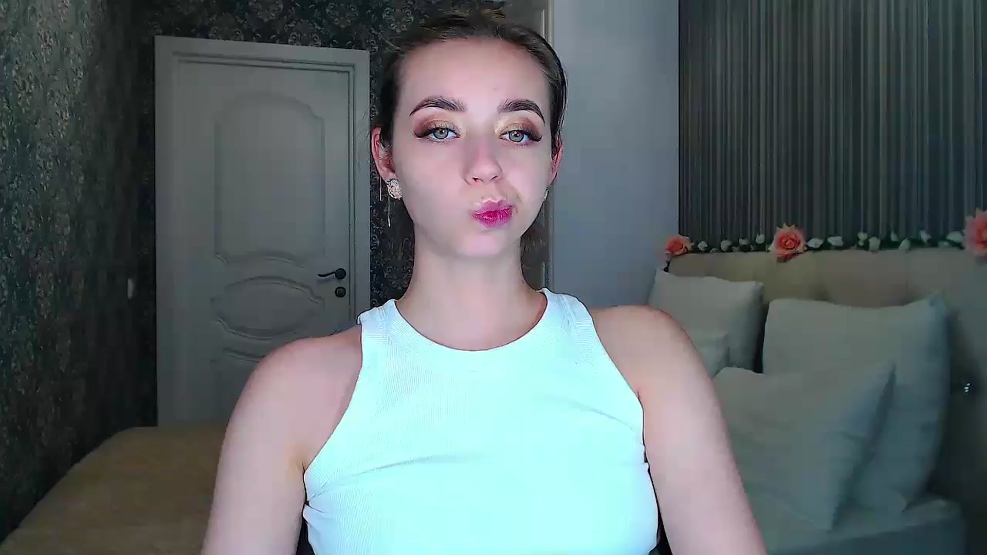 Gallery image thumbnail from EmeraldLilyyy's myfreecams stream on, 10/09/2024, 14:18 image 13 of 20