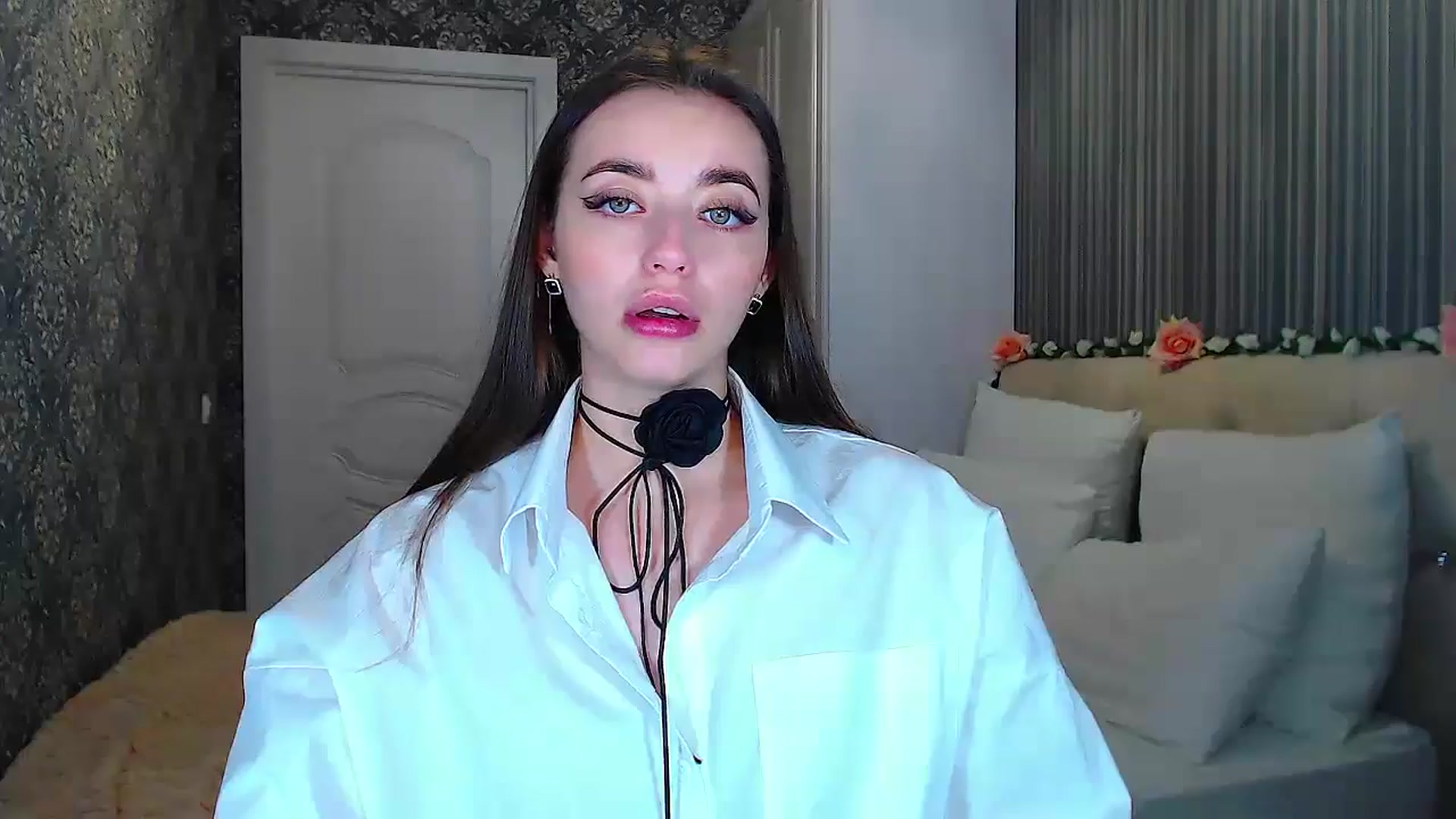Gallery image thumbnail from EmeraldLilyyy's myfreecams stream on, 10/11/2024, 10:56 image 16 of 20