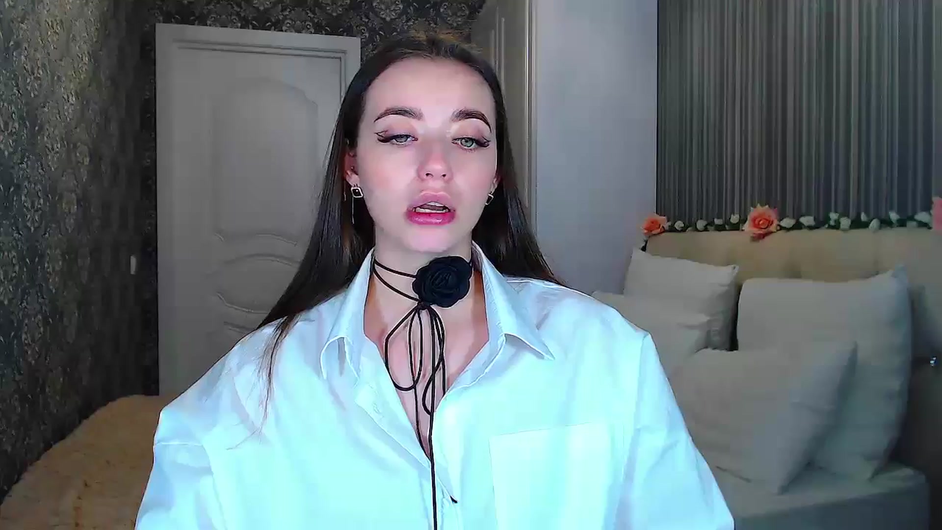 Gallery image thumbnail from EmeraldLilyyy's myfreecams stream on, 10/11/2024, 10:56 image 17 of 20