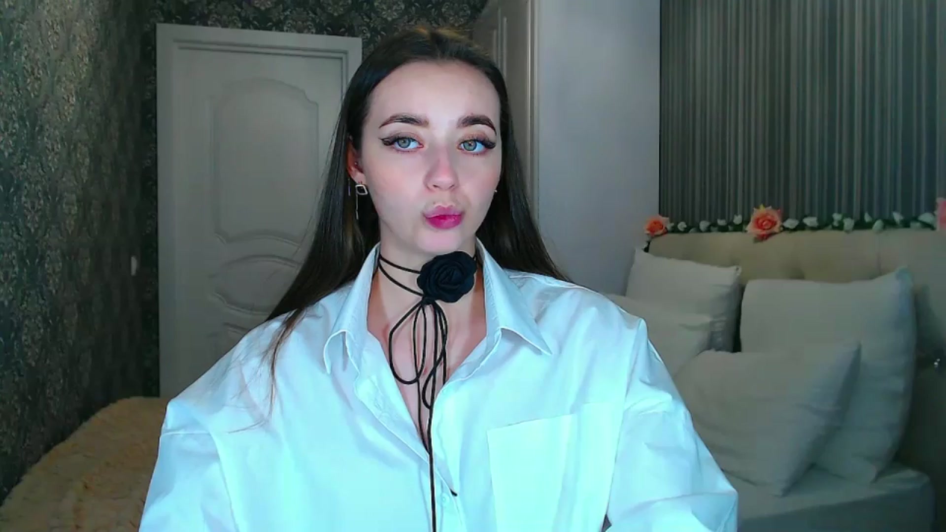 Gallery image thumbnail from EmeraldLilyyy's myfreecams stream on, 10/11/2024, 10:56 image 13 of 20