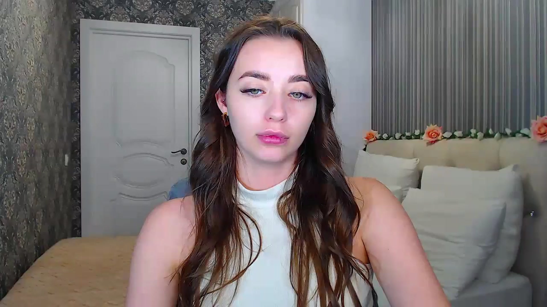 Gallery image thumbnail from EmeraldLilyyy's myfreecams stream on, 10/14/2024, 12:15 image 12 of 20