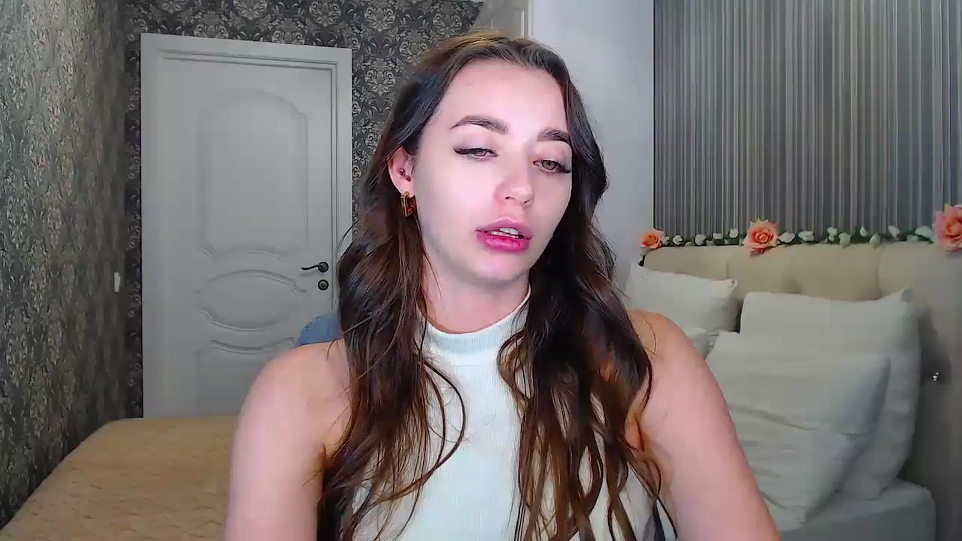 Gallery image thumbnail from EmeraldLilyyy's myfreecams stream on, 10/14/2024, 12:15 image 6 of 20