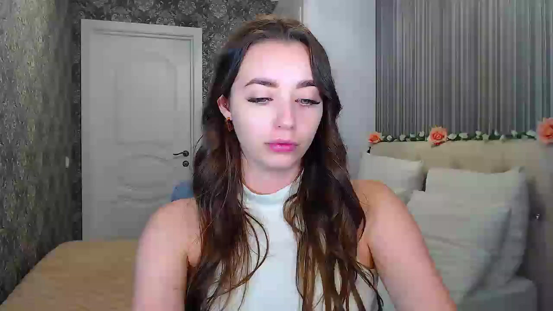 Gallery image thumbnail from EmeraldLilyyy's myfreecams stream on, 10/14/2024, 12:15 image 10 of 20