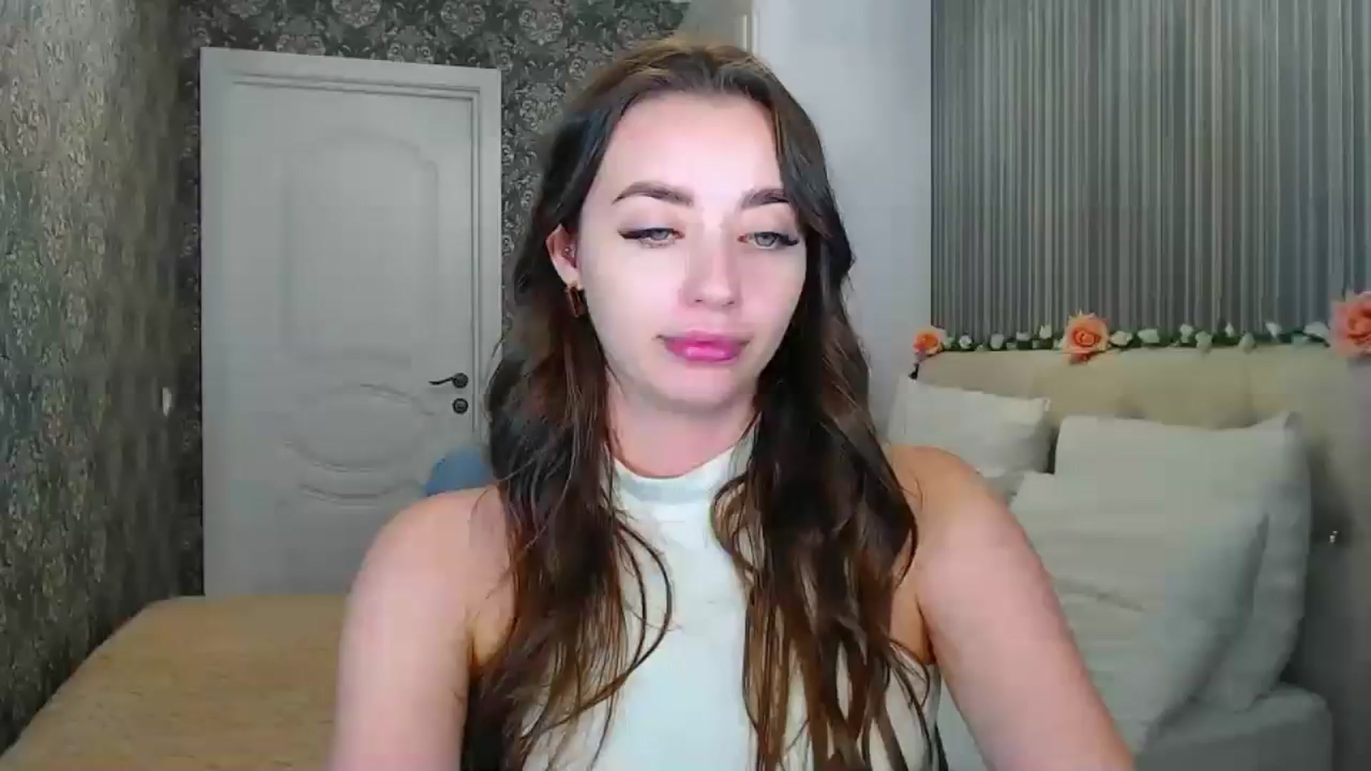Gallery image thumbnail from EmeraldLilyyy's myfreecams stream on, 10/14/2024, 12:15 image 8 of 20
