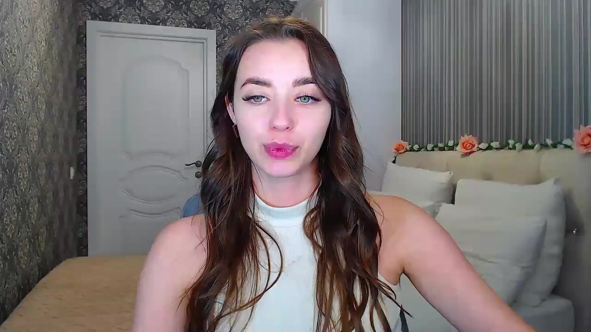 Gallery image thumbnail from EmeraldLilyyy's myfreecams stream on, 10/14/2024, 12:15 image 7 of 20