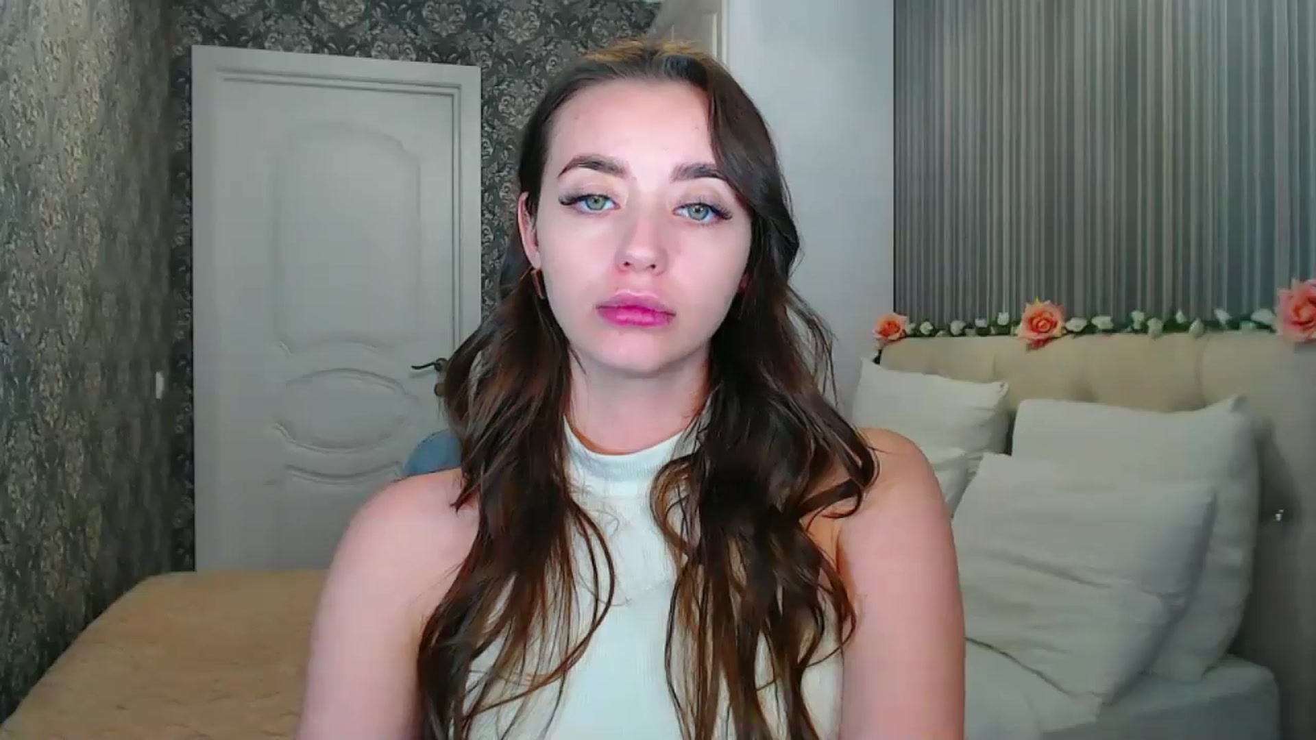 Gallery image thumbnail from EmeraldLilyyy's myfreecams stream on, 10/14/2024, 12:15 image 18 of 20