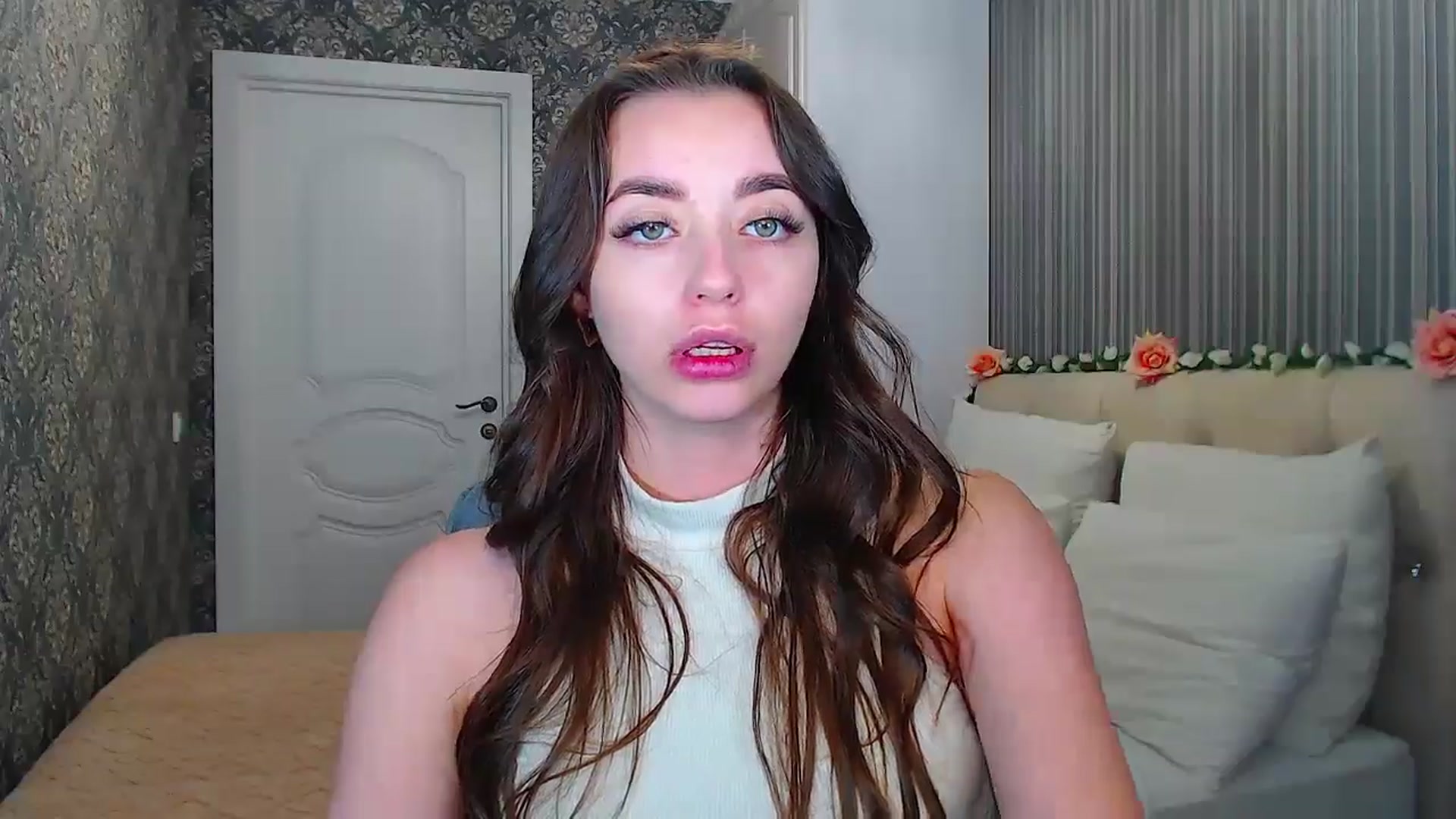 Gallery image thumbnail from EmeraldLilyyy's myfreecams stream on, 10/14/2024, 12:15 image 15 of 20