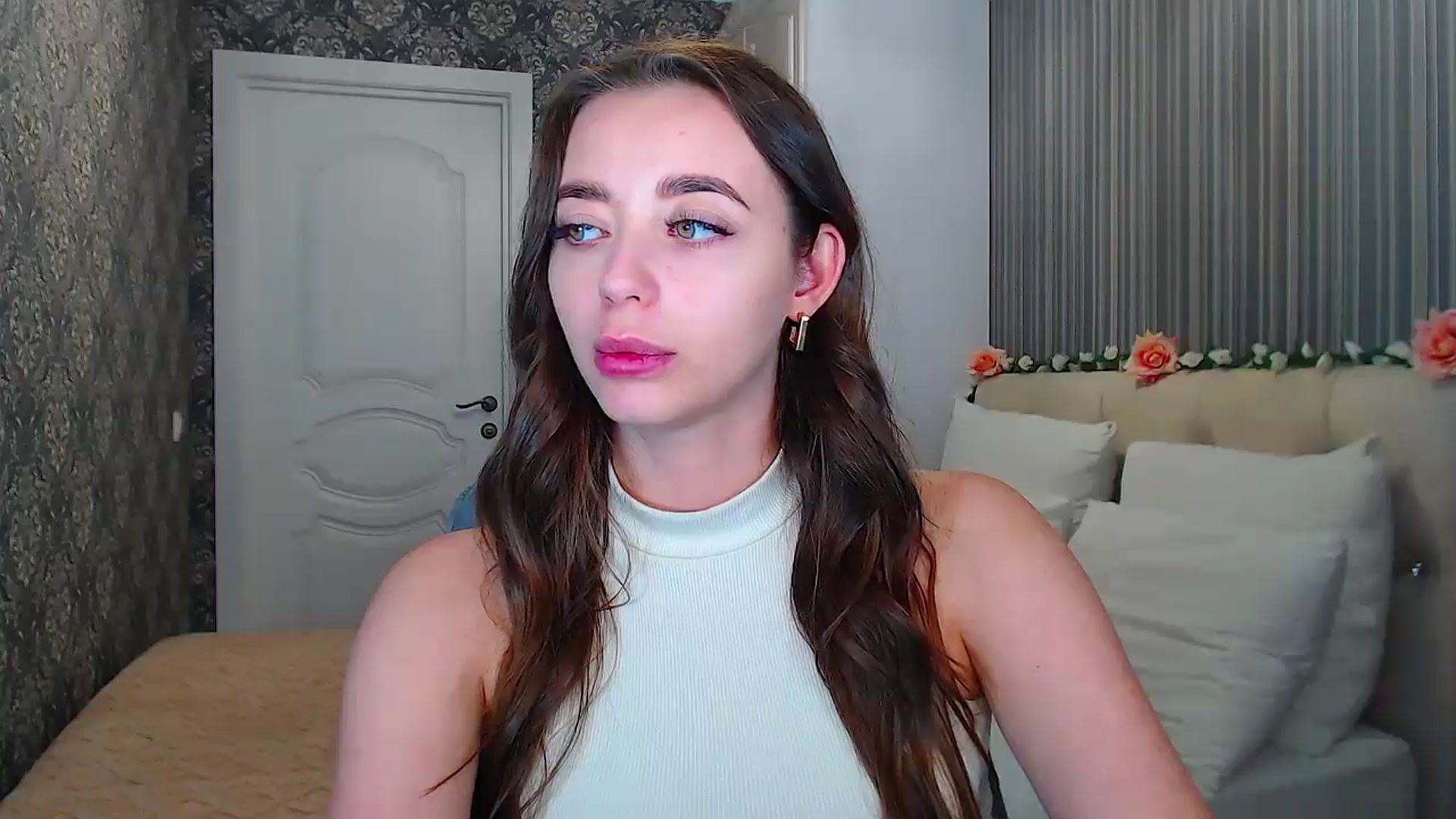 Gallery image thumbnail from EmeraldLilyyy's myfreecams stream on, 10/14/2024, 12:47 image 2 of 20