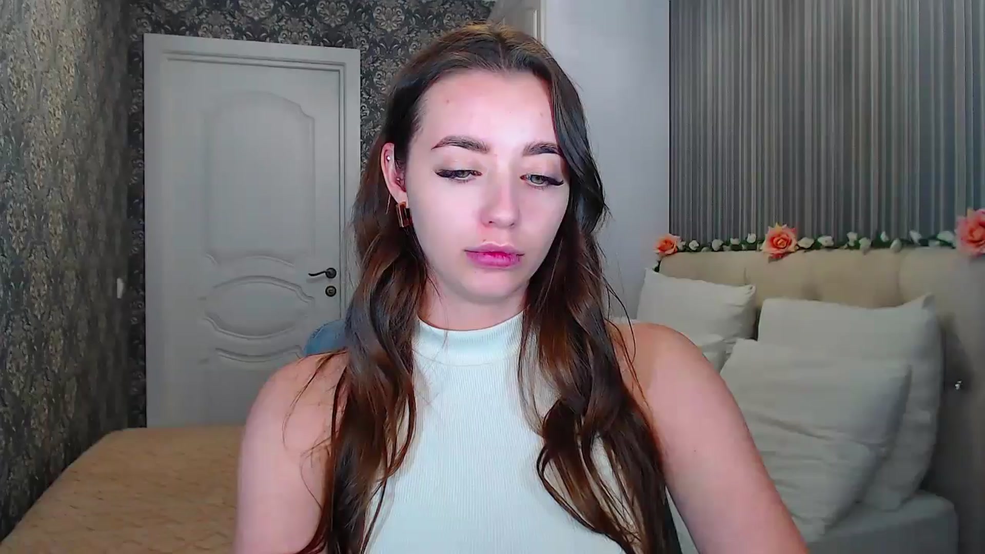 Gallery image thumbnail from EmeraldLilyyy's myfreecams stream on, 10/14/2024, 12:47 image 16 of 20