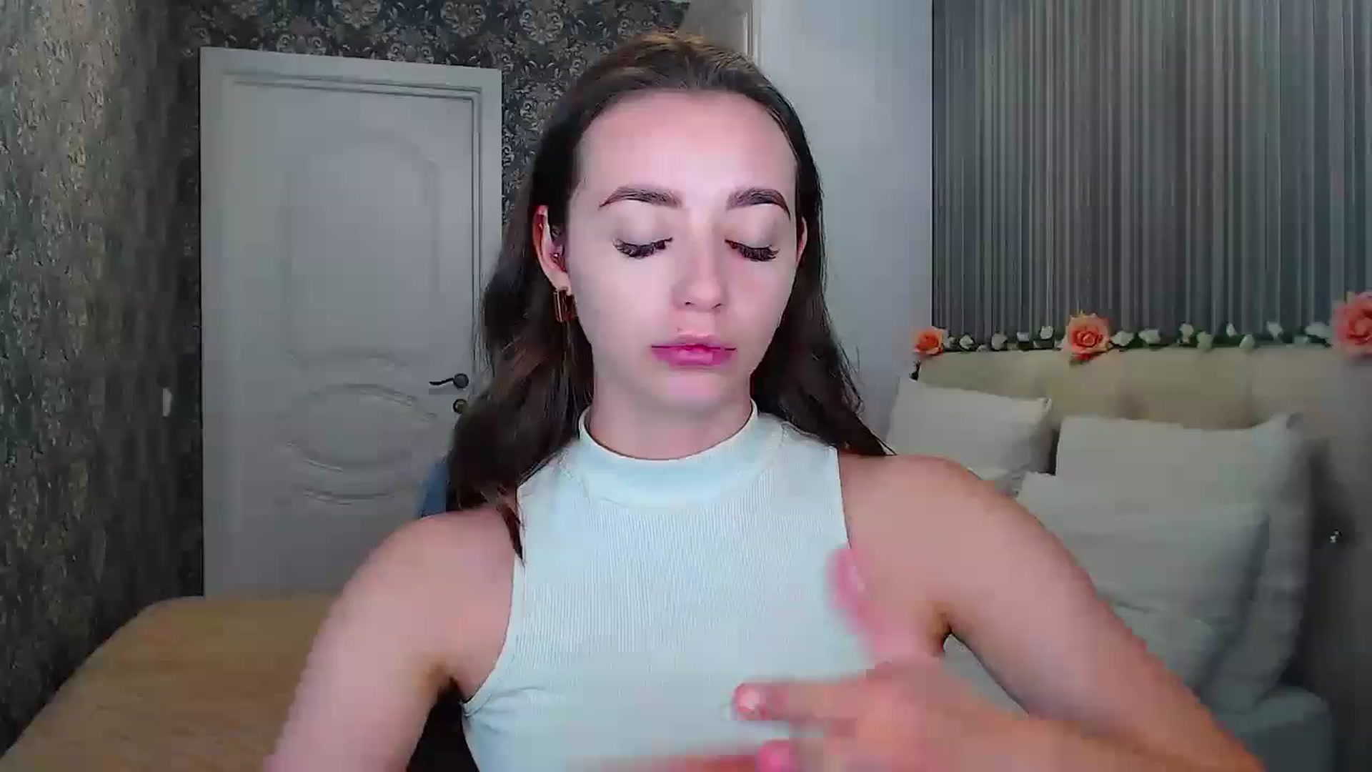 Gallery image thumbnail from EmeraldLilyyy's myfreecams stream on, 10/14/2024, 12:47 image 11 of 20
