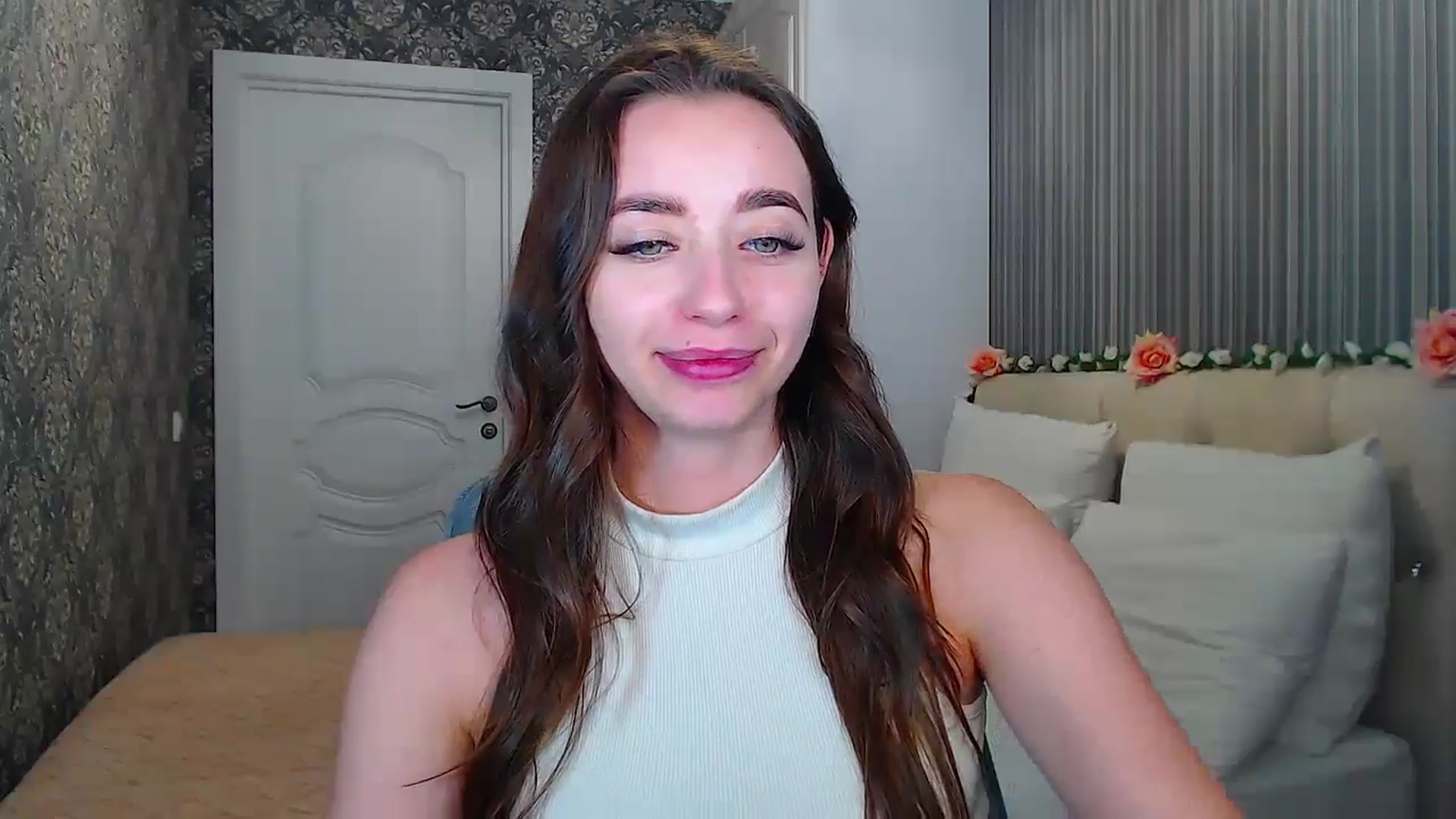 Gallery image thumbnail from EmeraldLilyyy's myfreecams stream on, 10/14/2024, 12:47 image 5 of 20