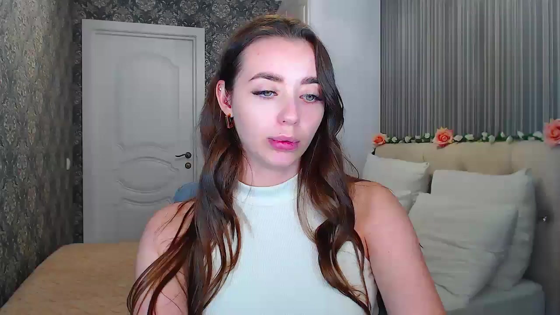 Gallery image thumbnail from EmeraldLilyyy's myfreecams stream on, 10/14/2024, 12:47 image 13 of 20