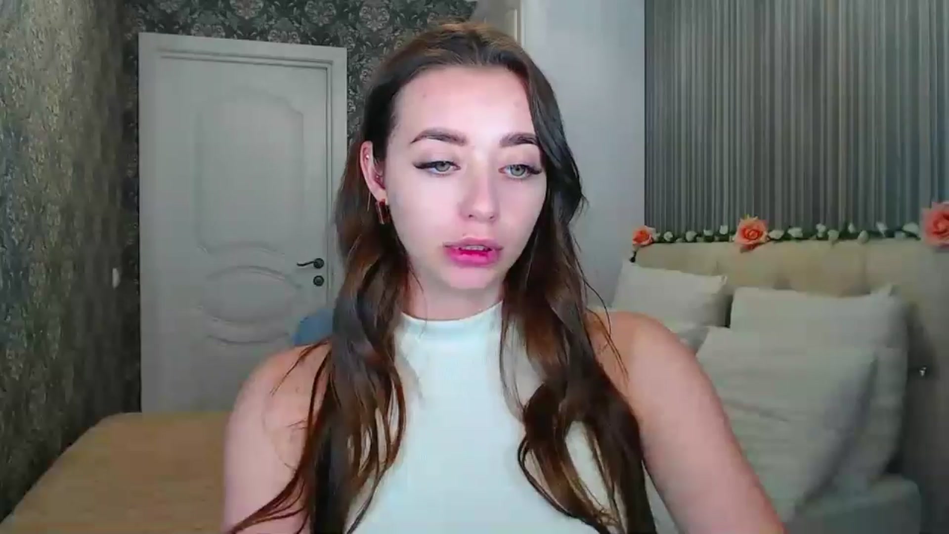 Gallery image thumbnail from EmeraldLilyyy's myfreecams stream on, 10/14/2024, 12:47 image 14 of 20