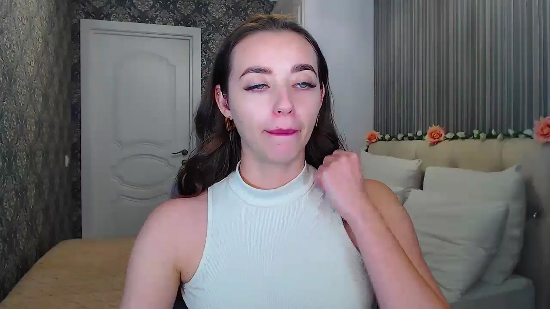 Gallery image thumbnail from EmeraldLilyyy's myfreecams stream on, 10/14/2024, 12:47 image 6 of 20