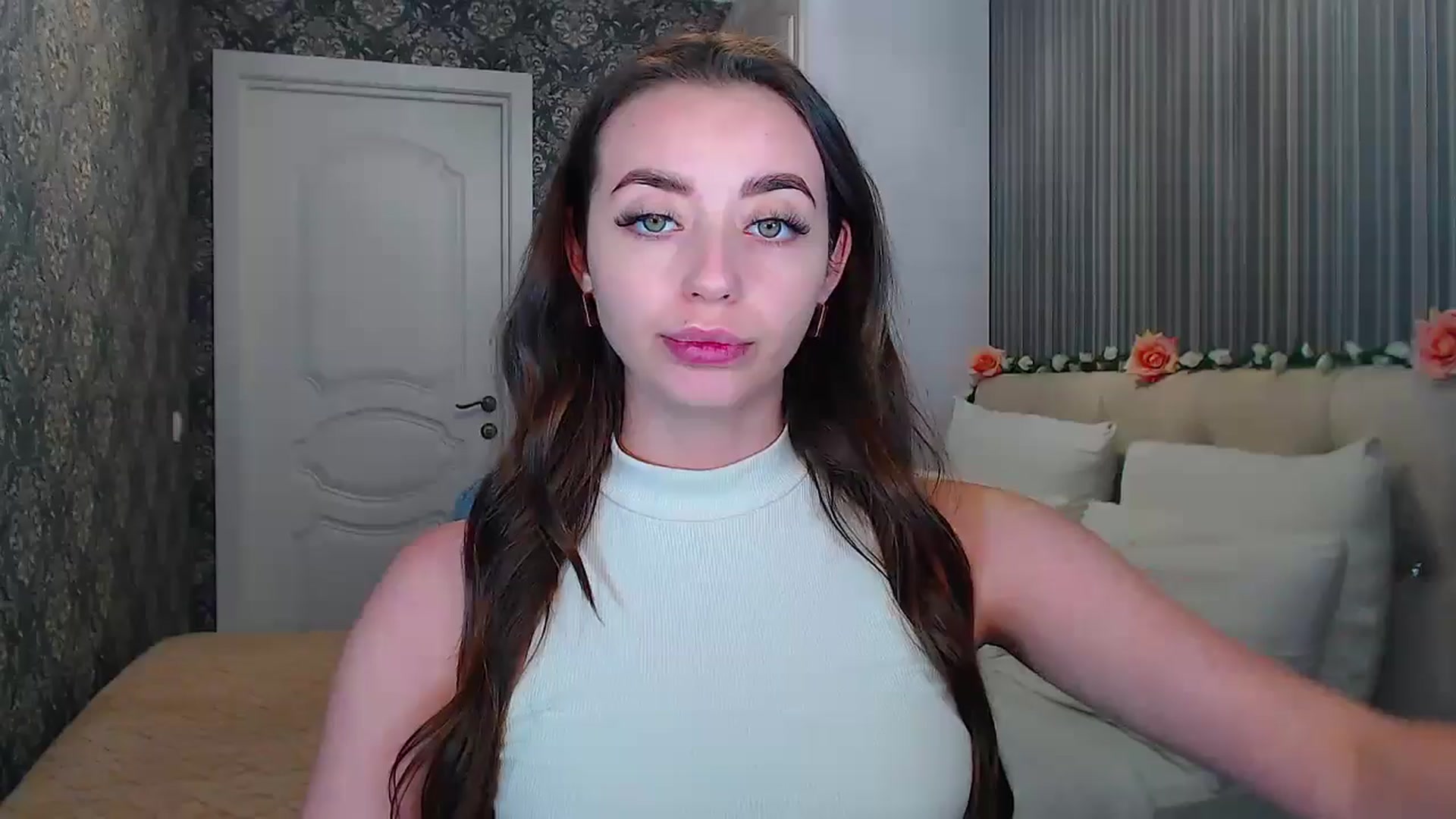 Gallery image thumbnail from EmeraldLilyyy's myfreecams stream on, 10/14/2024, 12:47 image 12 of 20