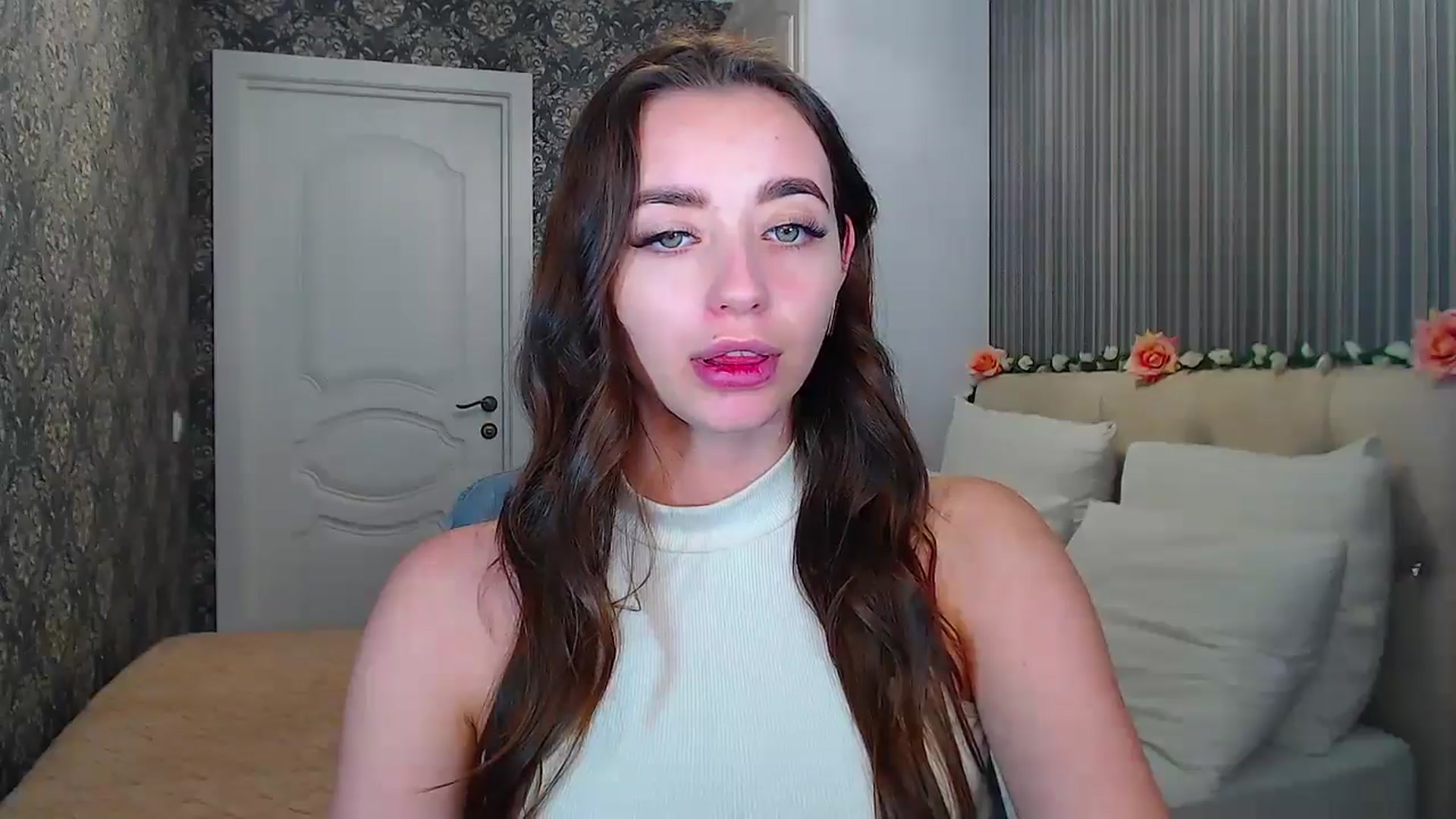 Gallery image thumbnail from EmeraldLilyyy's myfreecams stream on, 10/14/2024, 12:47 image 3 of 20