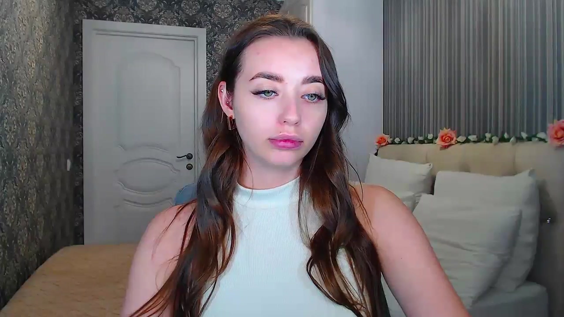 Gallery image thumbnail from EmeraldLilyyy's myfreecams stream on, 10/14/2024, 12:47 image 15 of 20
