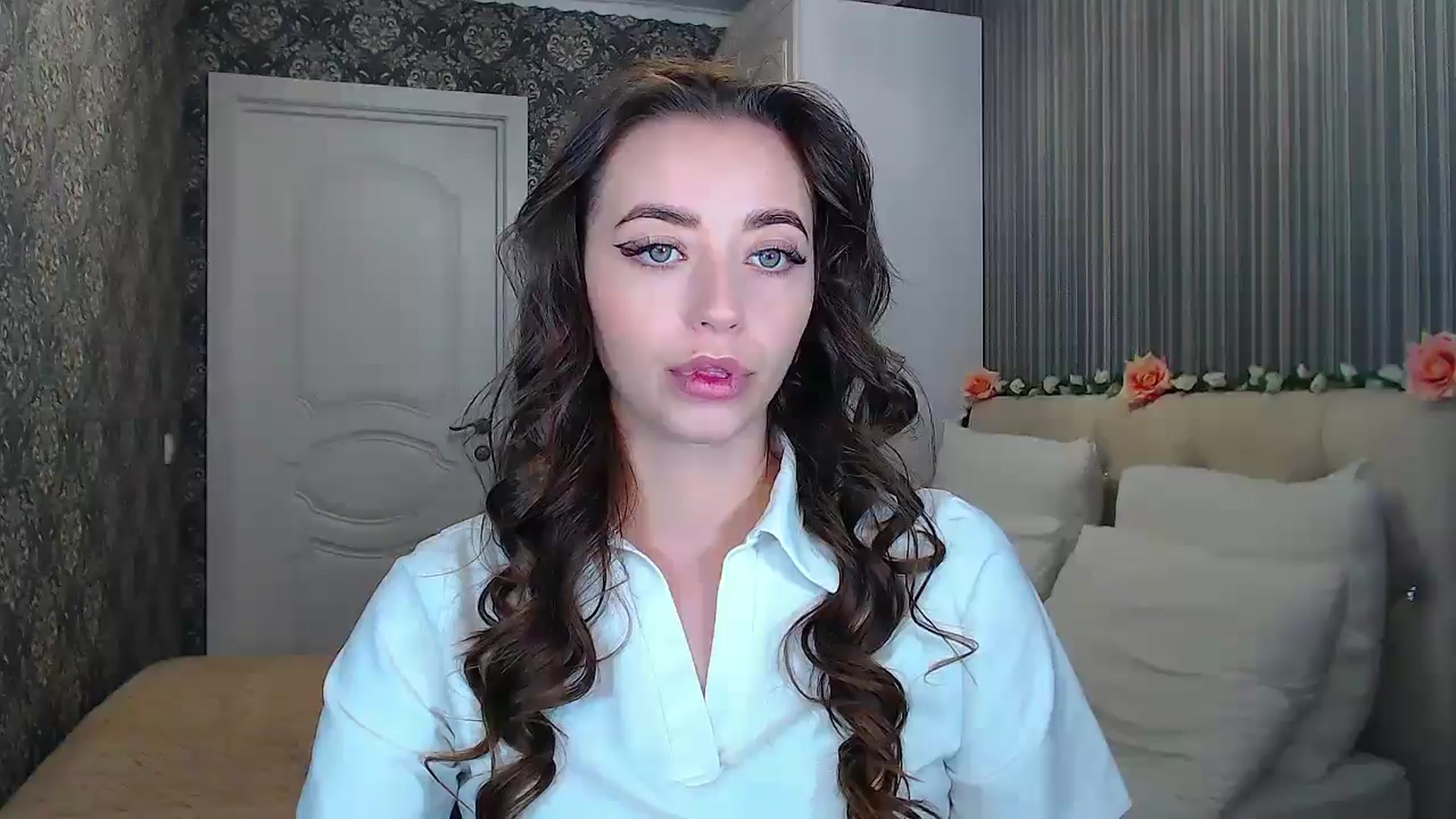 Gallery image thumbnail from EmeraldLilyyy's myfreecams stream on, 10/16/2024, 09:36 image 16 of 20