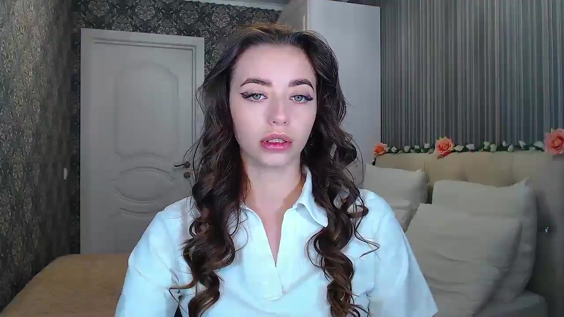 Gallery image thumbnail from EmeraldLilyyy's myfreecams stream on, 10/16/2024, 09:36 image 13 of 20