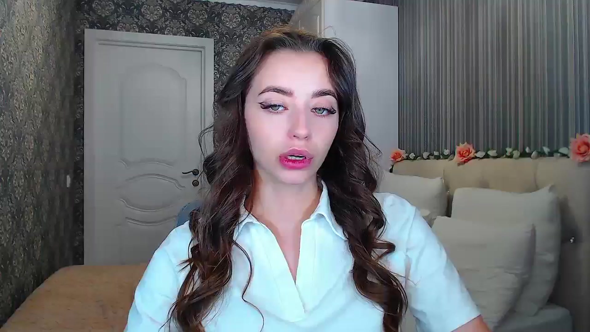 Gallery image thumbnail from EmeraldLilyyy's myfreecams stream on, 10/16/2024, 12:01 image 14 of 20