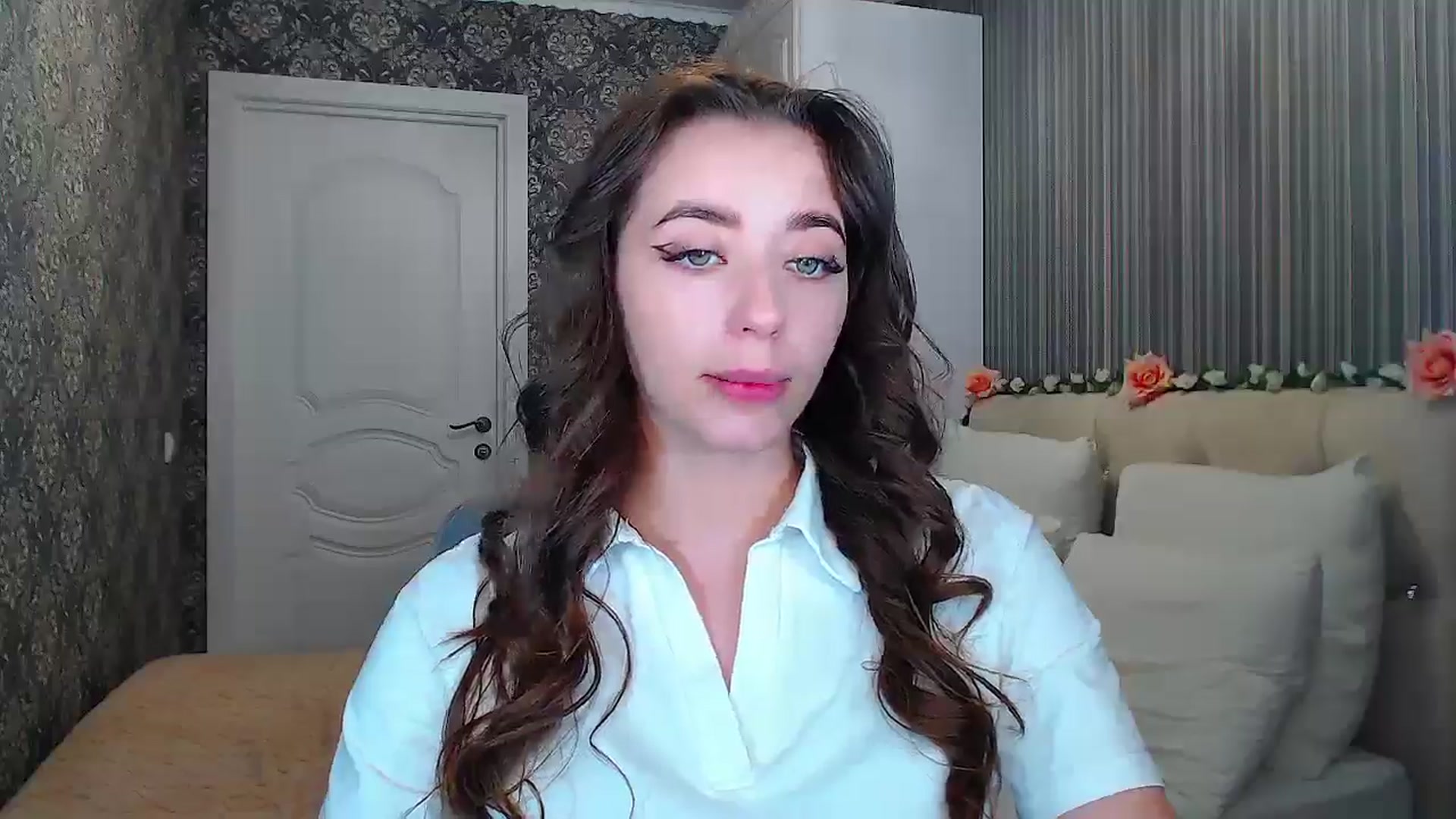Gallery image thumbnail from EmeraldLilyyy's myfreecams stream on, 10/16/2024, 12:01 image 9 of 20