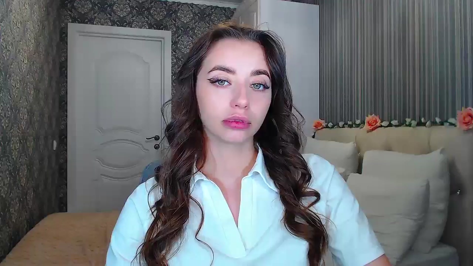 Gallery image thumbnail from EmeraldLilyyy's myfreecams stream on, 10/16/2024, 12:01 image 17 of 20
