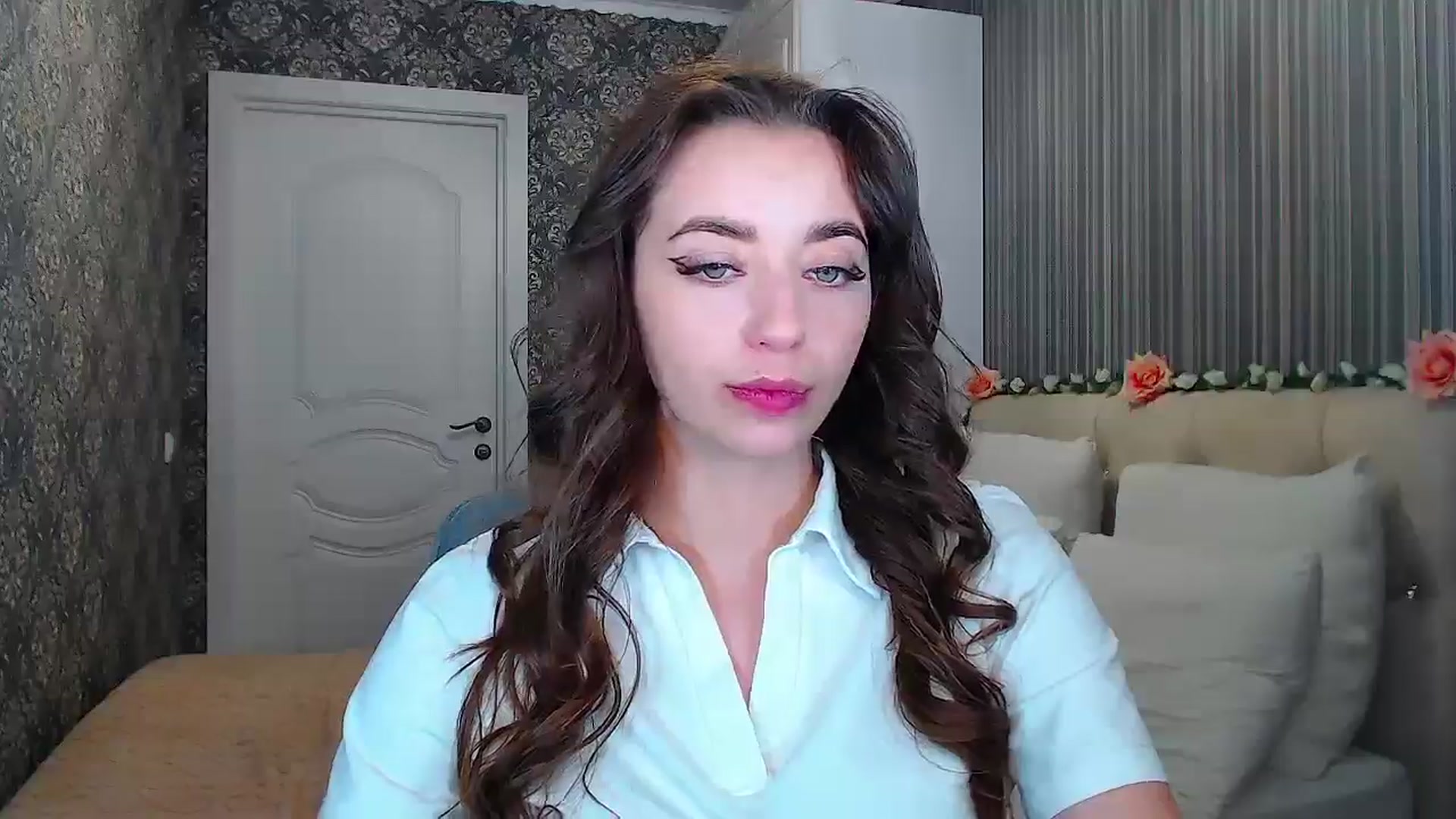 Gallery image thumbnail from EmeraldLilyyy's myfreecams stream on, 10/16/2024, 12:01 image 7 of 20