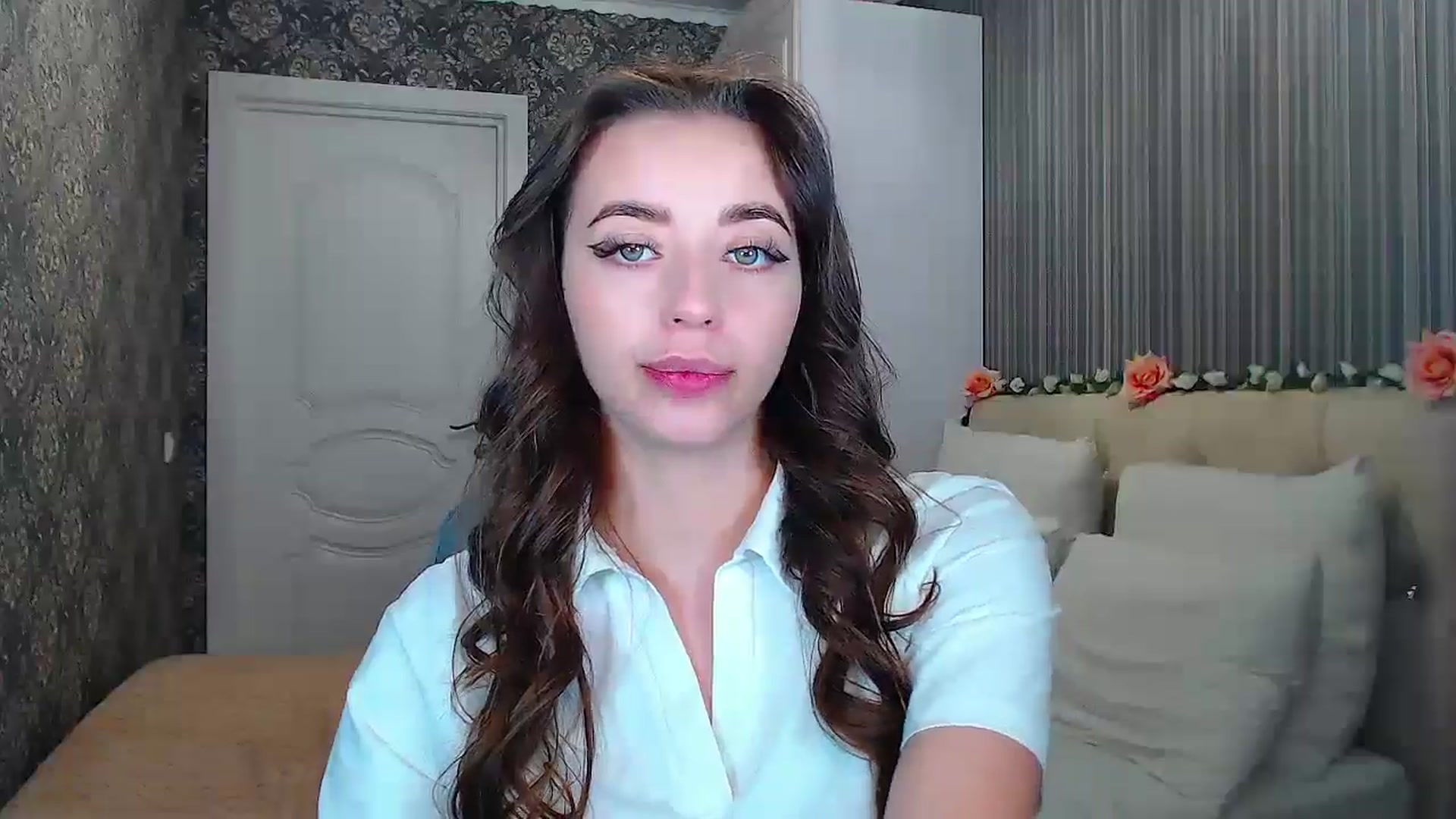 Gallery image thumbnail from EmeraldLilyyy's myfreecams stream on, 10/16/2024, 12:01 image 4 of 20