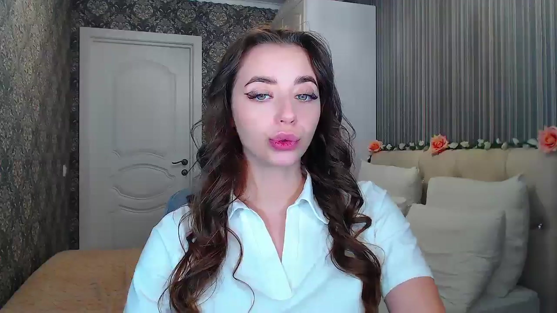 Gallery image thumbnail from EmeraldLilyyy's myfreecams stream on, 10/16/2024, 12:01 image 19 of 20