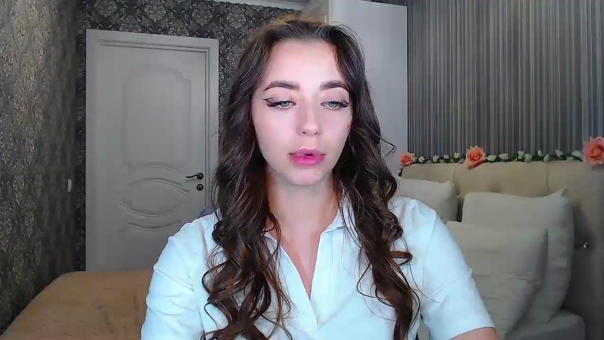 Gallery image thumbnail from EmeraldLilyyy's myfreecams stream on, 10/16/2024, 14:00 image 4 of 20