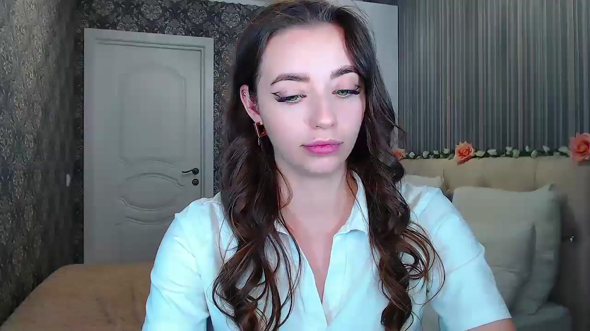 Gallery image thumbnail from EmeraldLilyyy's myfreecams stream on, 10/16/2024, 14:00 image 10 of 20