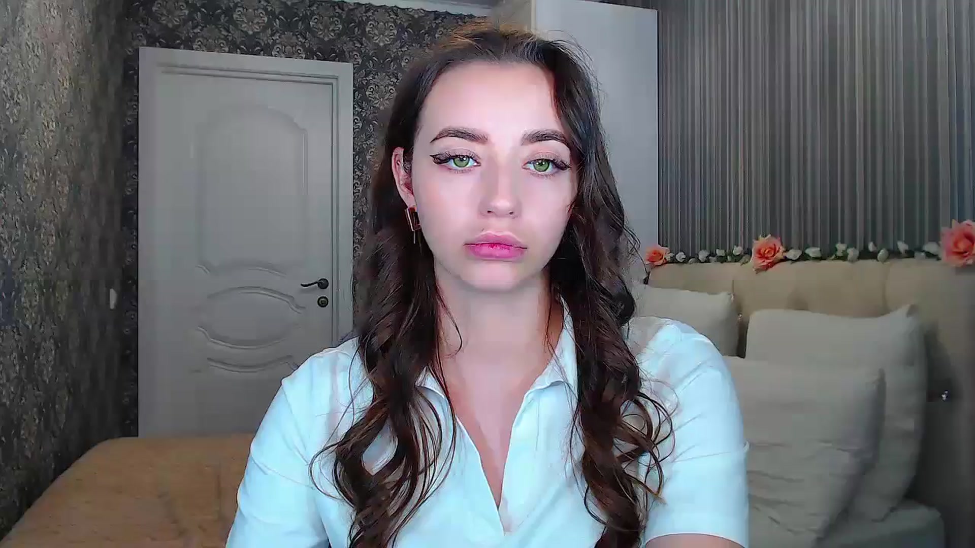 Gallery image thumbnail from EmeraldLilyyy's myfreecams stream on, 10/16/2024, 14:00 image 15 of 20