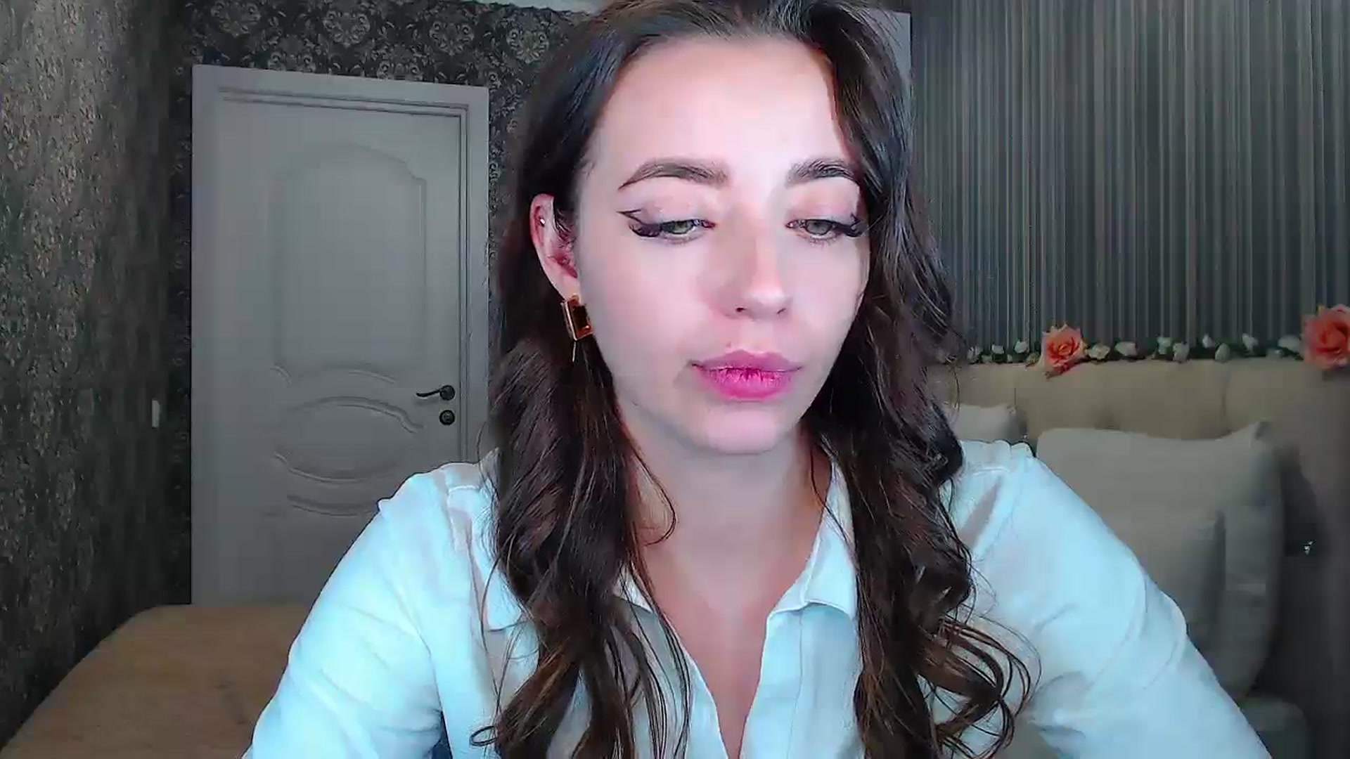 Gallery image thumbnail from EmeraldLilyyy's myfreecams stream on, 10/16/2024, 14:00 image 13 of 20