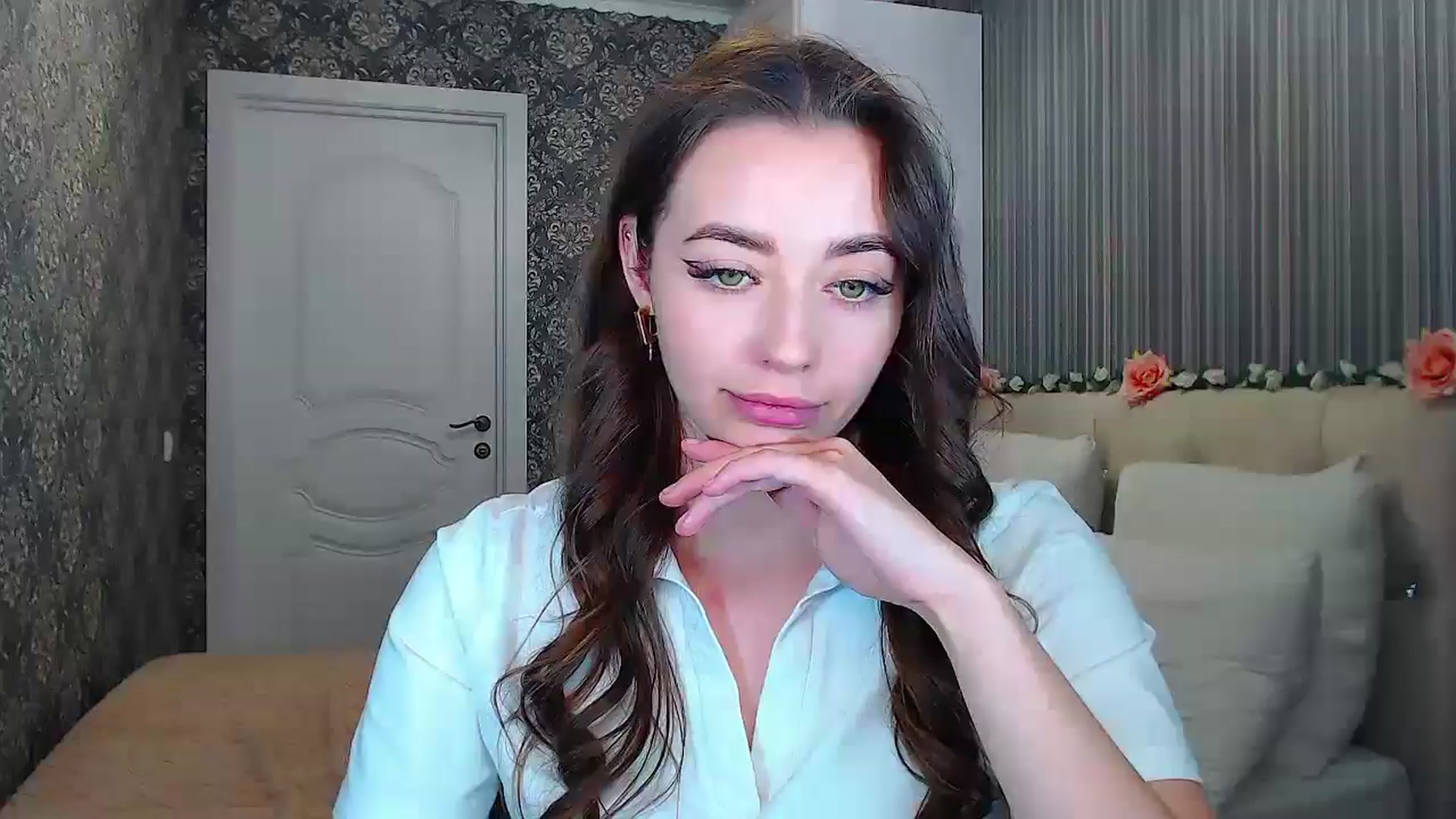 Gallery image thumbnail from EmeraldLilyyy's myfreecams stream on, 10/16/2024, 14:41 image 2 of 20
