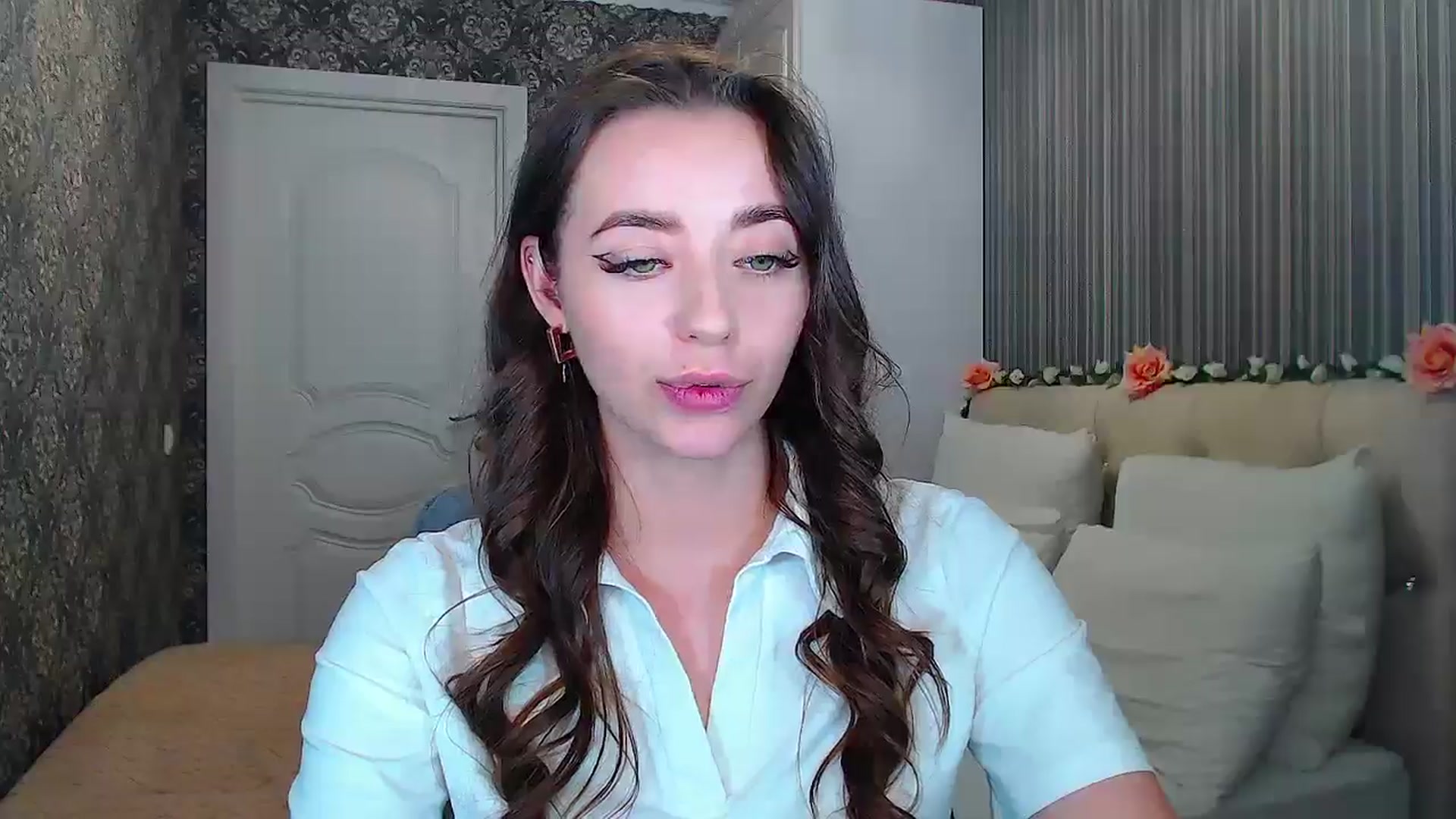 Gallery image thumbnail from EmeraldLilyyy's myfreecams stream on, 10/16/2024, 14:41 image 14 of 20
