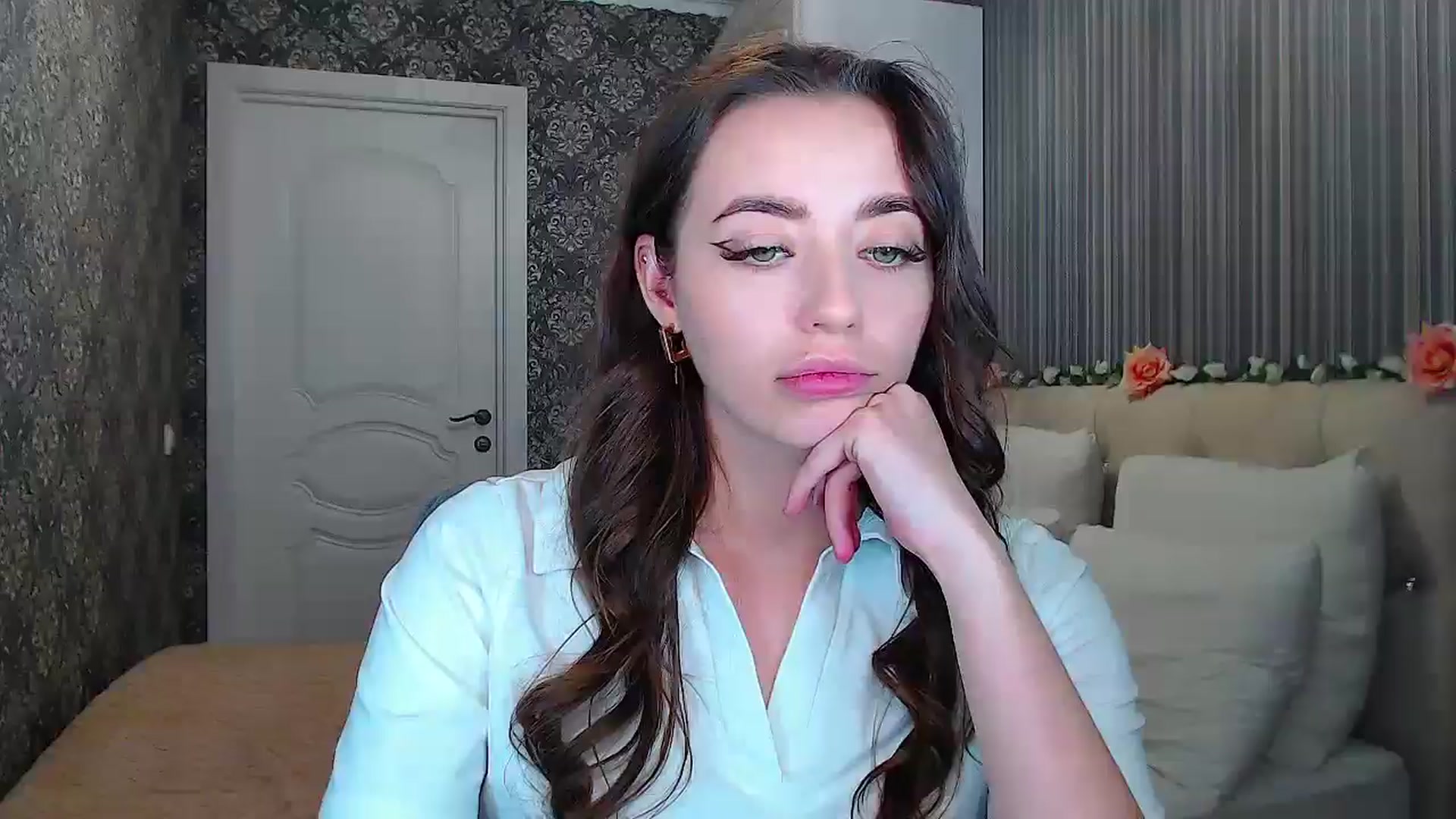 Gallery image thumbnail from EmeraldLilyyy's myfreecams stream on, 10/16/2024, 14:41 image 12 of 20