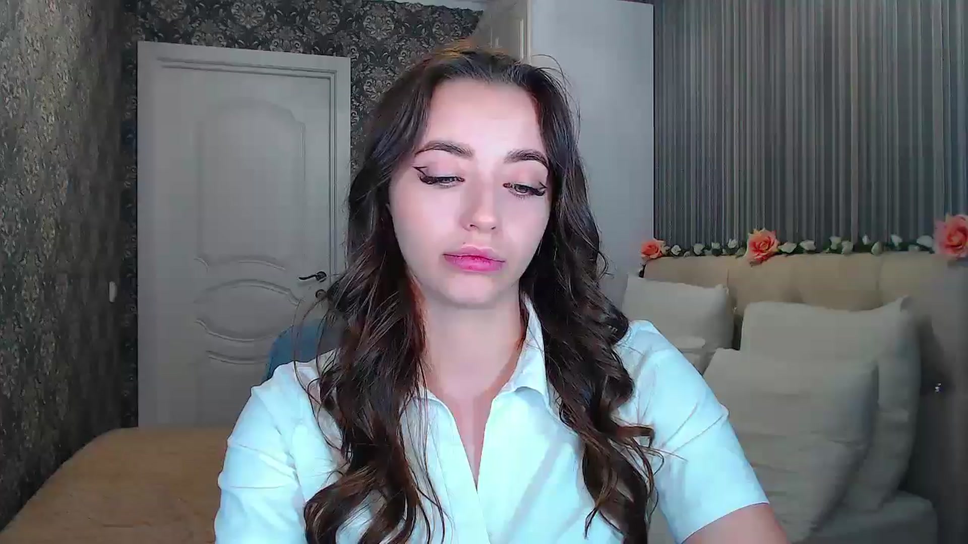 Gallery image thumbnail from EmeraldLilyyy's myfreecams stream on, 10/16/2024, 15:20 image 13 of 20