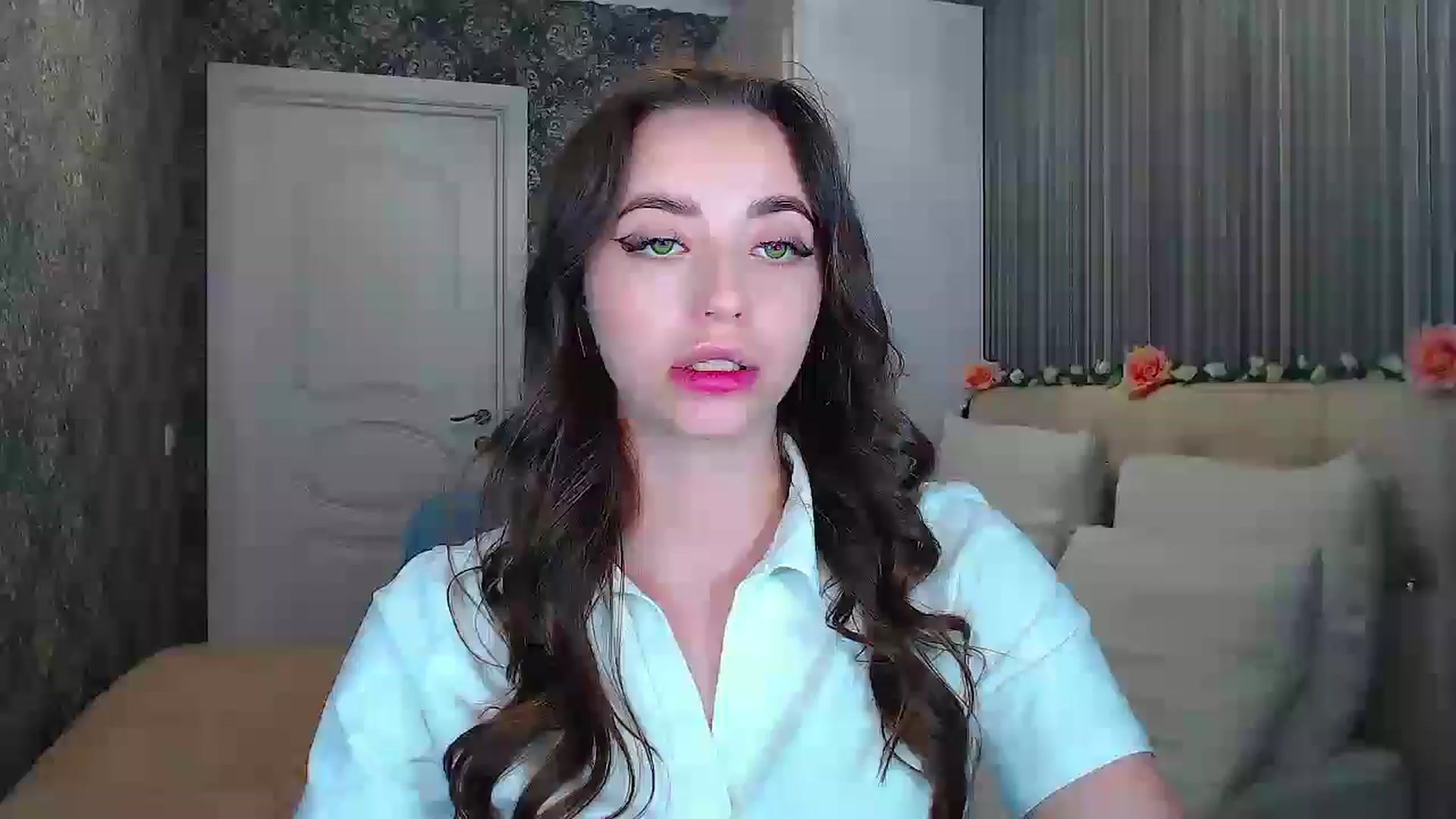 Gallery image thumbnail from EmeraldLilyyy's myfreecams stream on, 10/16/2024, 15:20 image 15 of 20