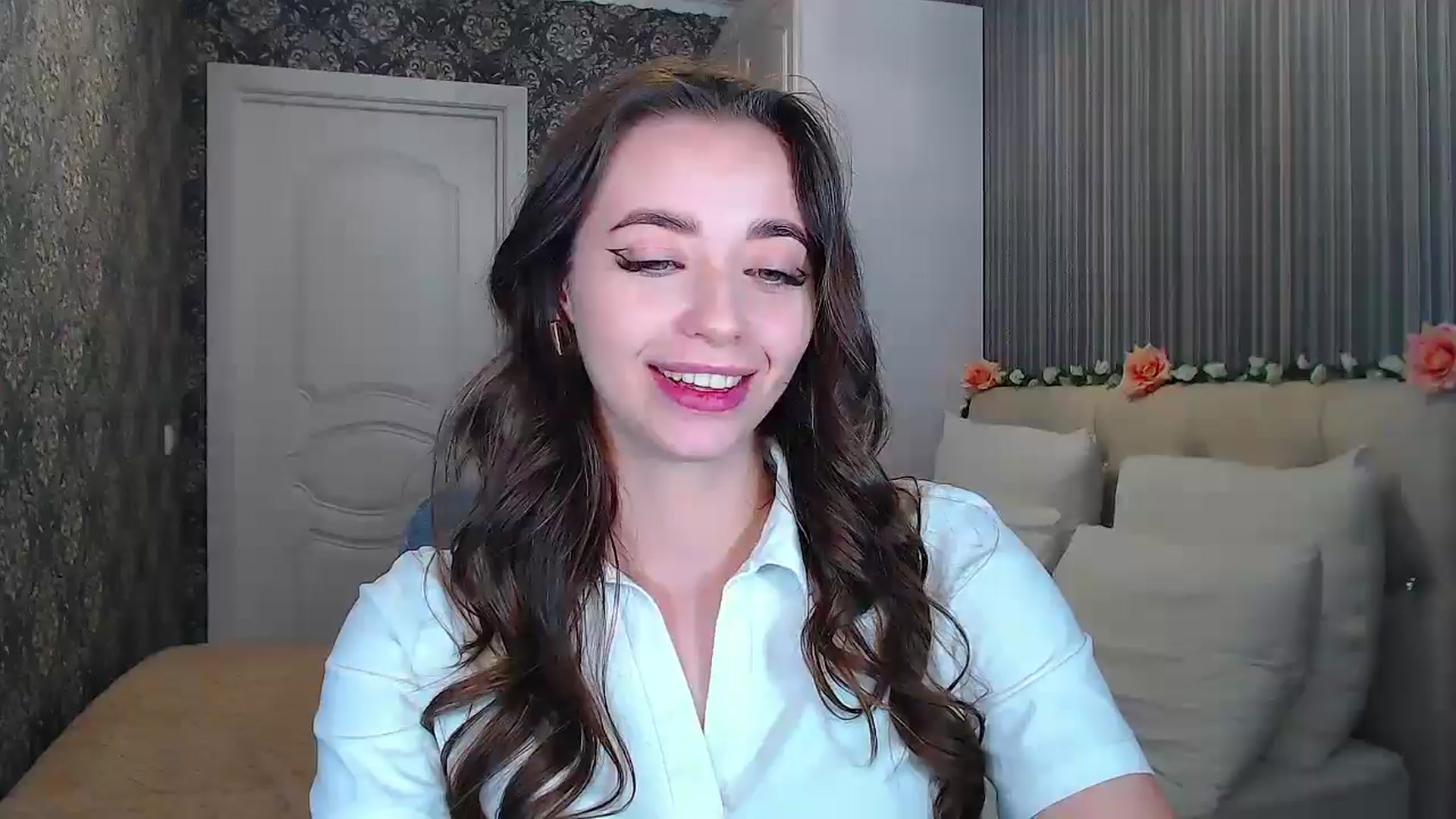 Gallery image thumbnail from EmeraldLilyyy's myfreecams stream on, 10/16/2024, 15:20 image 1 of 20
