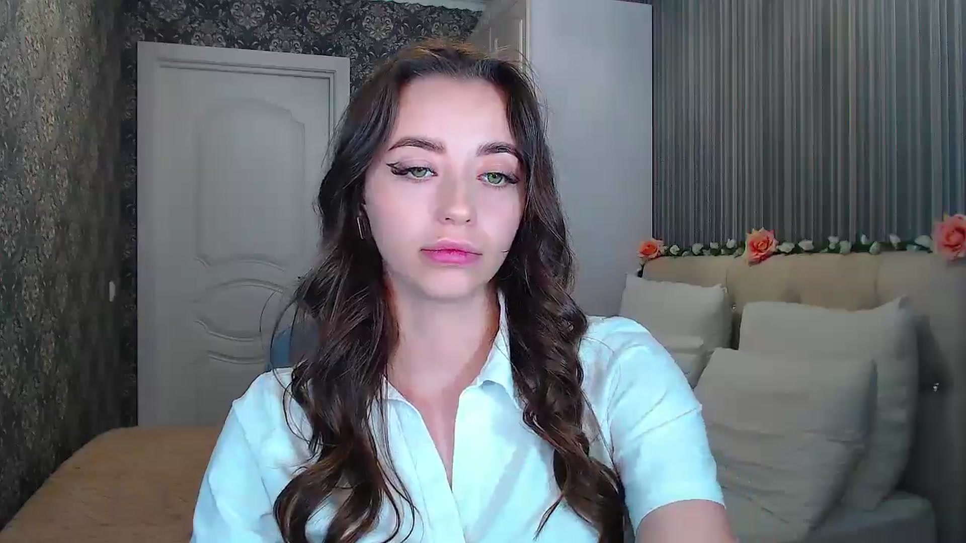 Gallery image thumbnail from EmeraldLilyyy's myfreecams stream on, 10/16/2024, 15:20 image 7 of 20