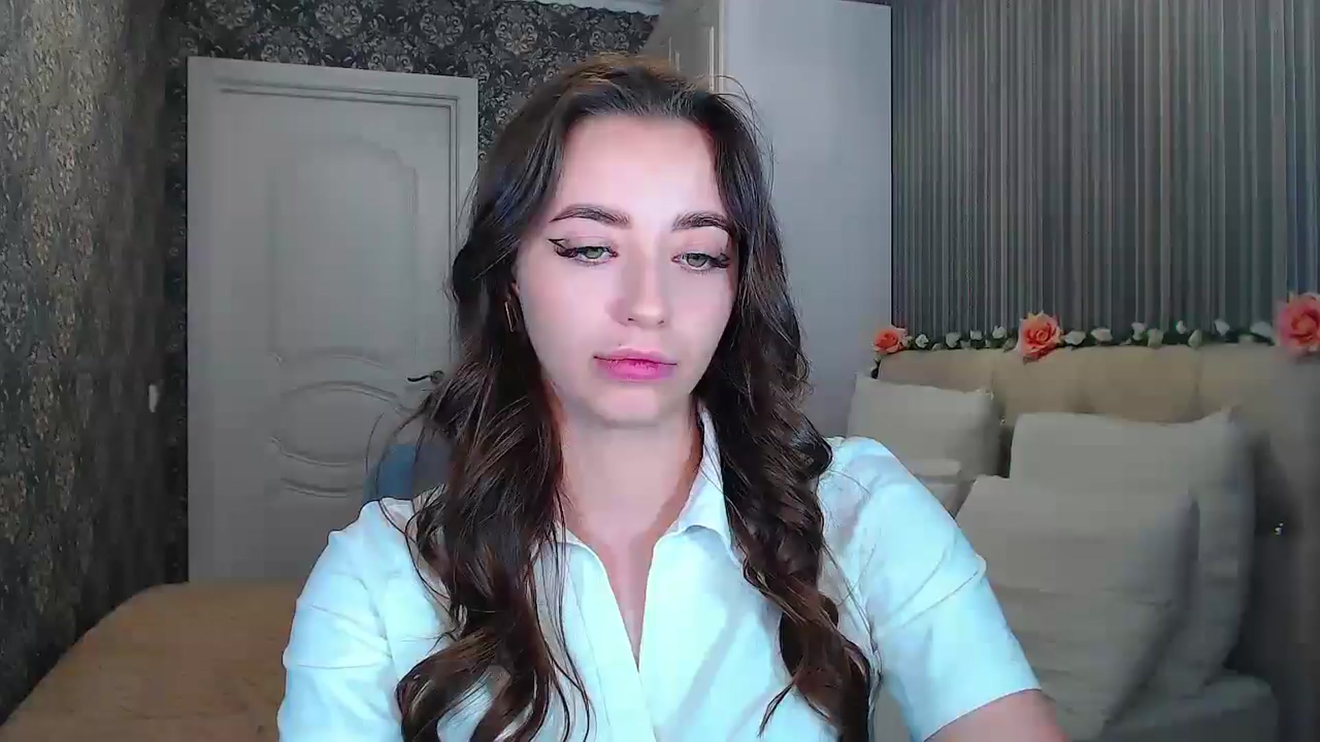 Gallery image thumbnail from EmeraldLilyyy's myfreecams stream on, 10/16/2024, 15:20 image 6 of 20