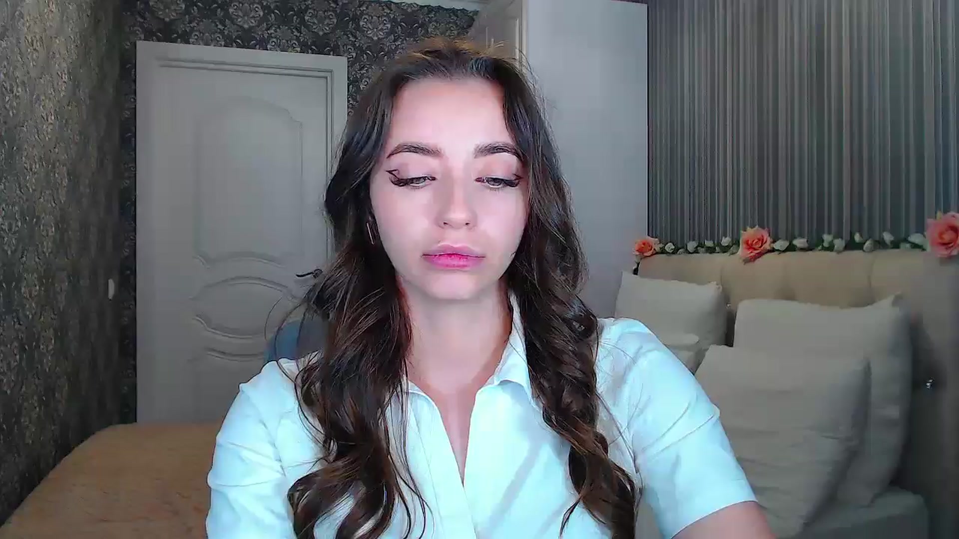 Gallery image thumbnail from EmeraldLilyyy's myfreecams stream on, 10/16/2024, 15:20 image 9 of 20